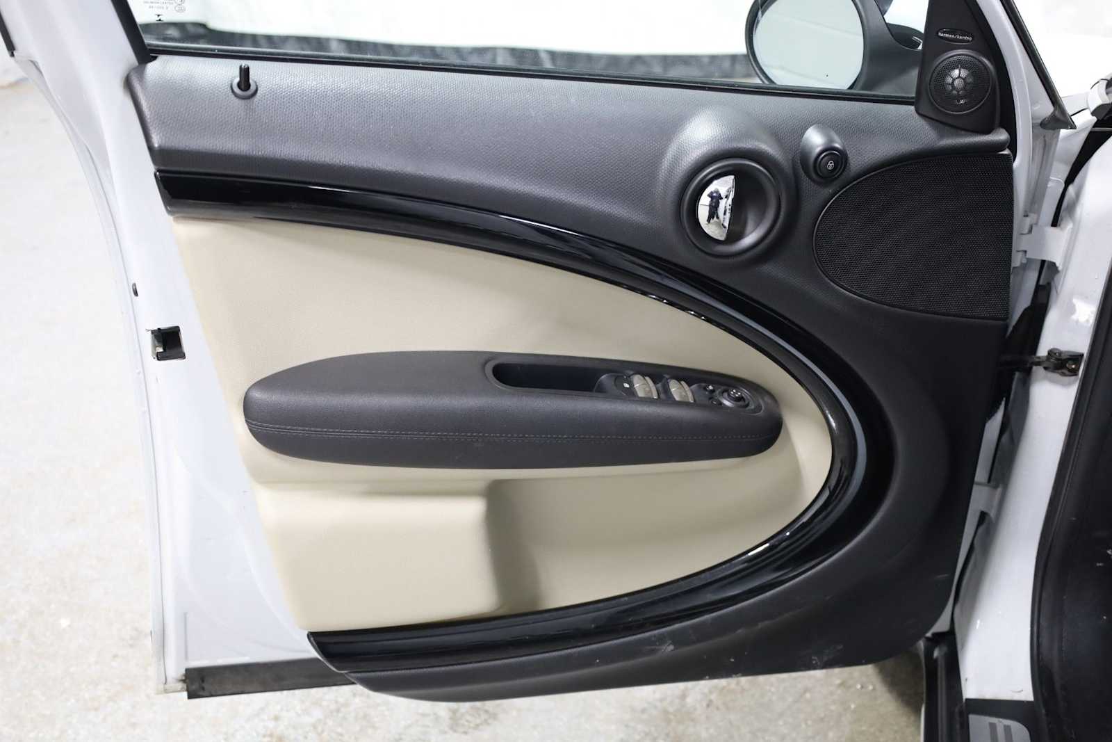 Thumbnail: 2016 MINI Cooper Countryman - 16