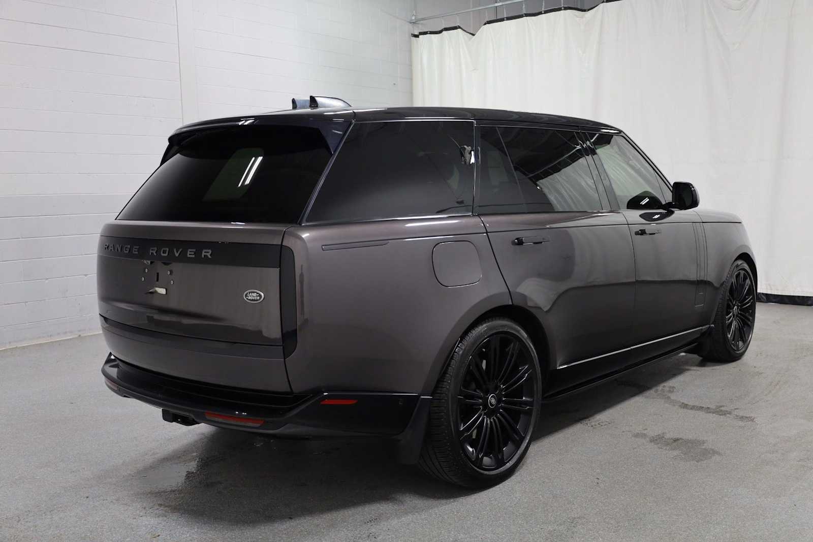 Thumbnail: 2023 Land Rover Range Rover - 9