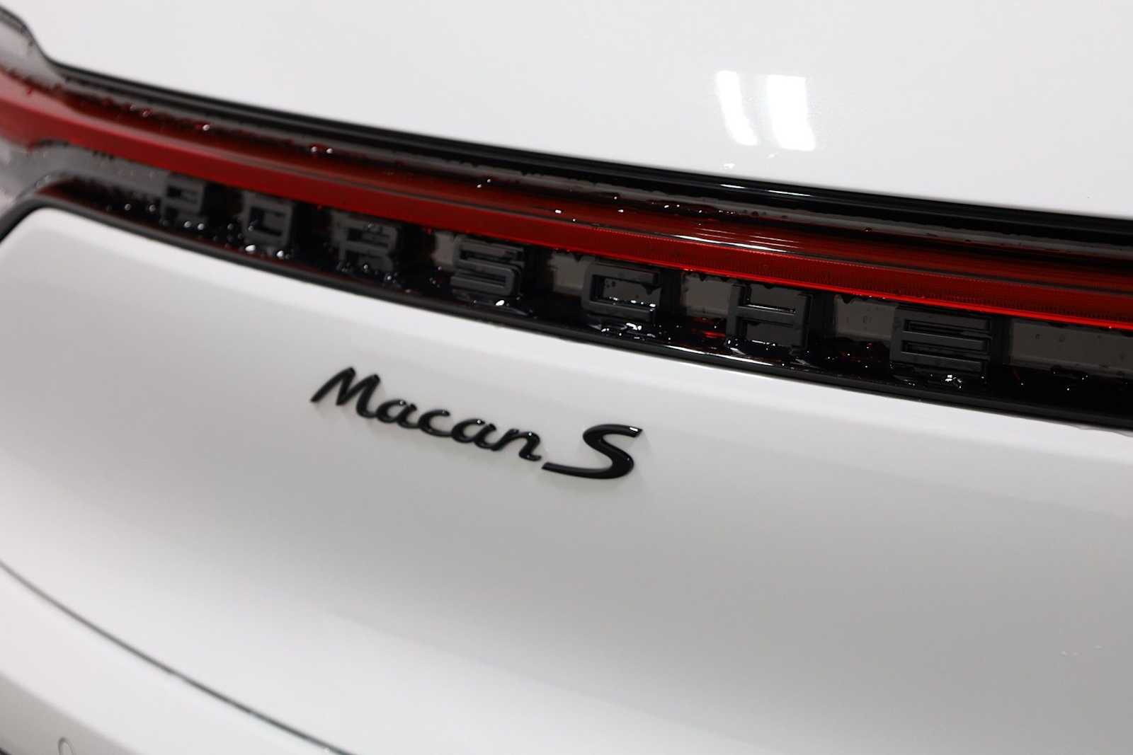 Thumbnail: 2026 Porsche Macan - 8