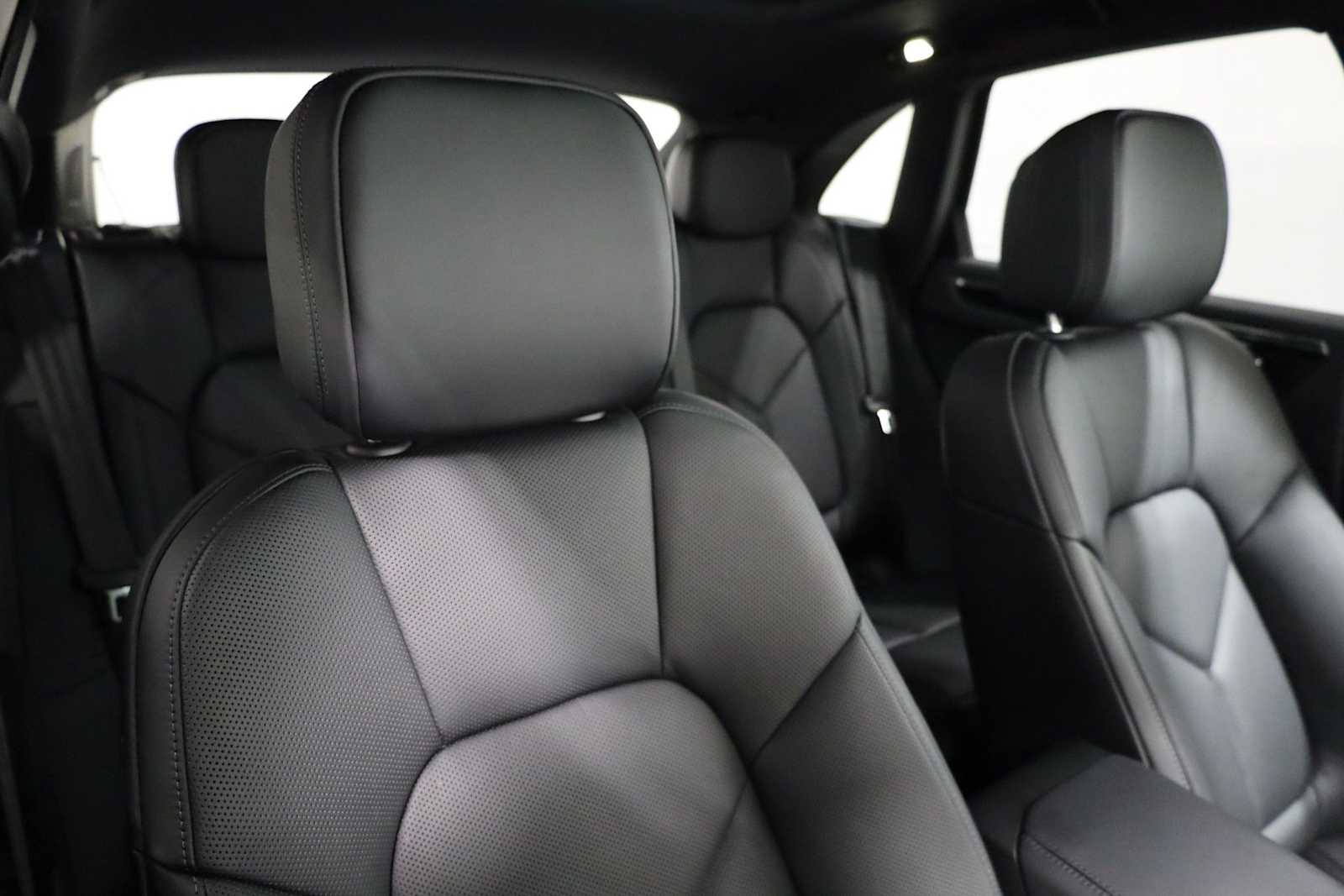 Thumbnail: 2026 Porsche Macan - 22