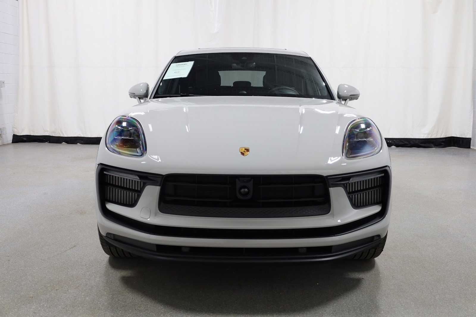 Thumbnail: 2026 Porsche Macan - 14