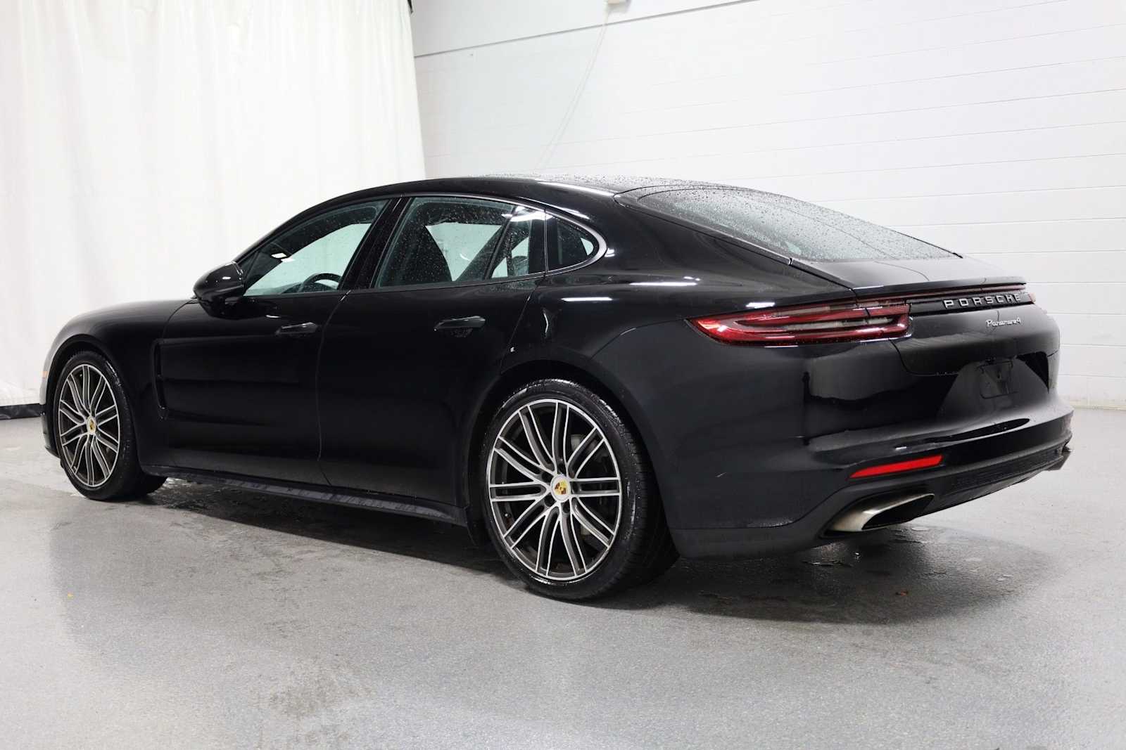 Thumbnail: 2018 Porsche Panamera - 3