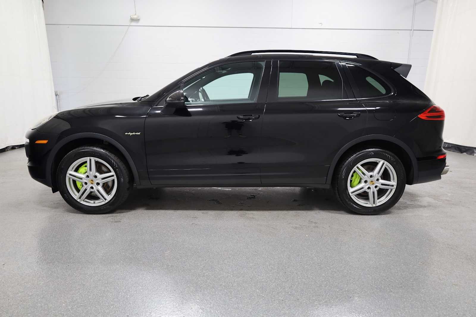 Thumbnail: 2016 Porsche Cayenne - 2