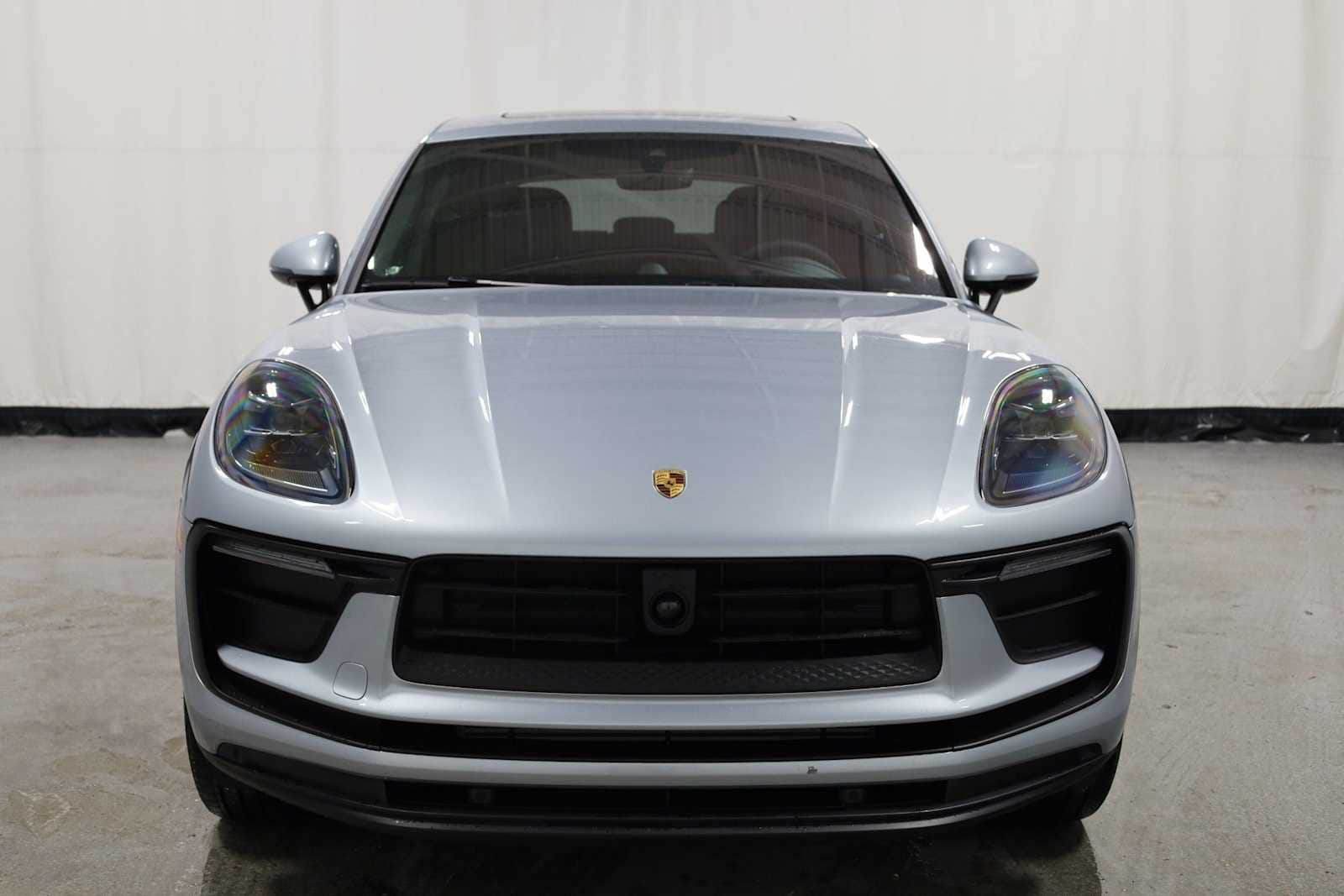 Thumbnail: 2026 Porsche Macan - 14