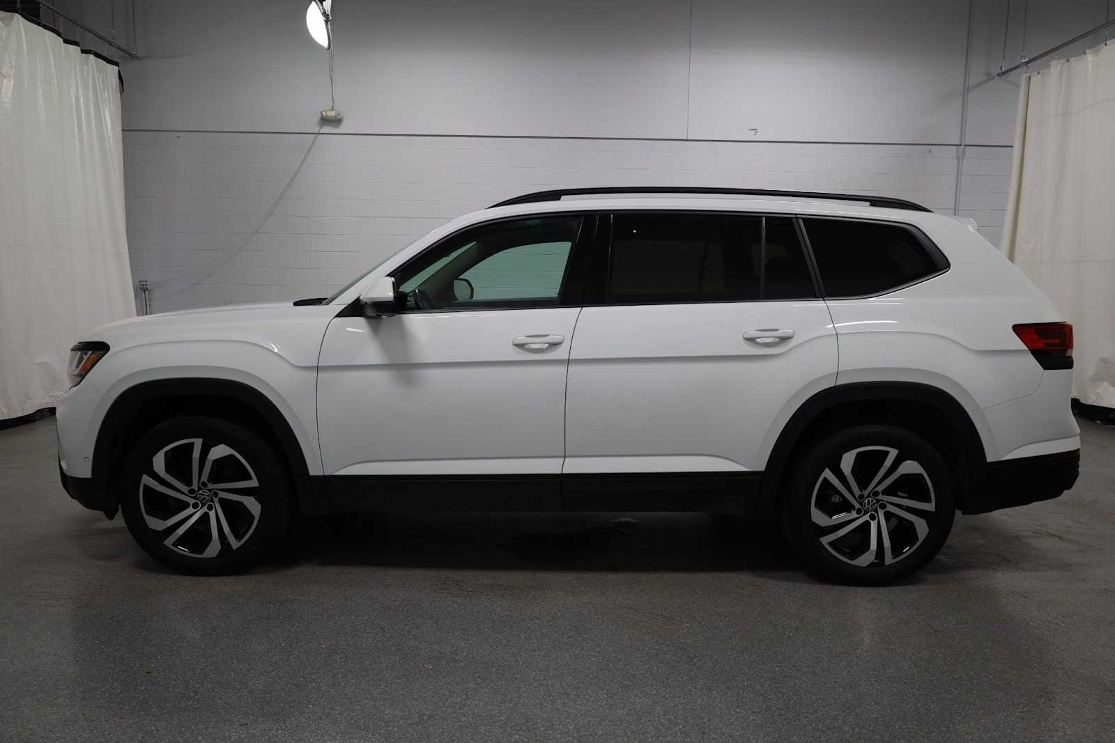 Thumbnail: 2021 Volkswagen Atlas - 2