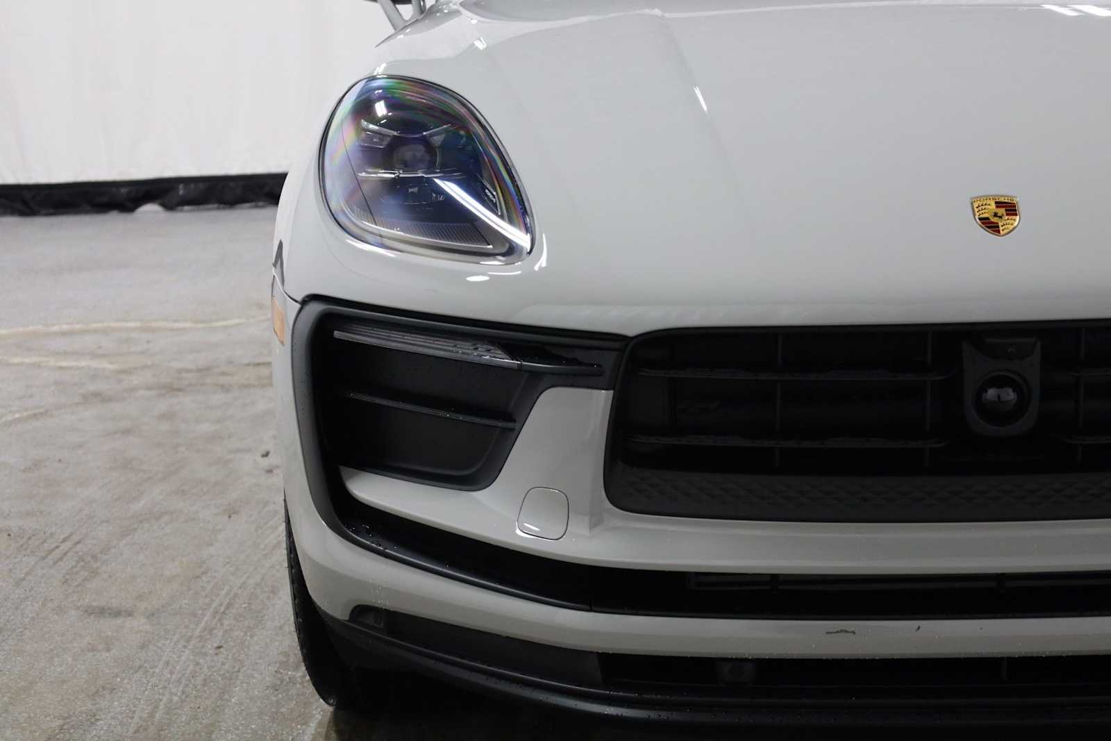 Thumbnail: 2026 Porsche Macan - 15