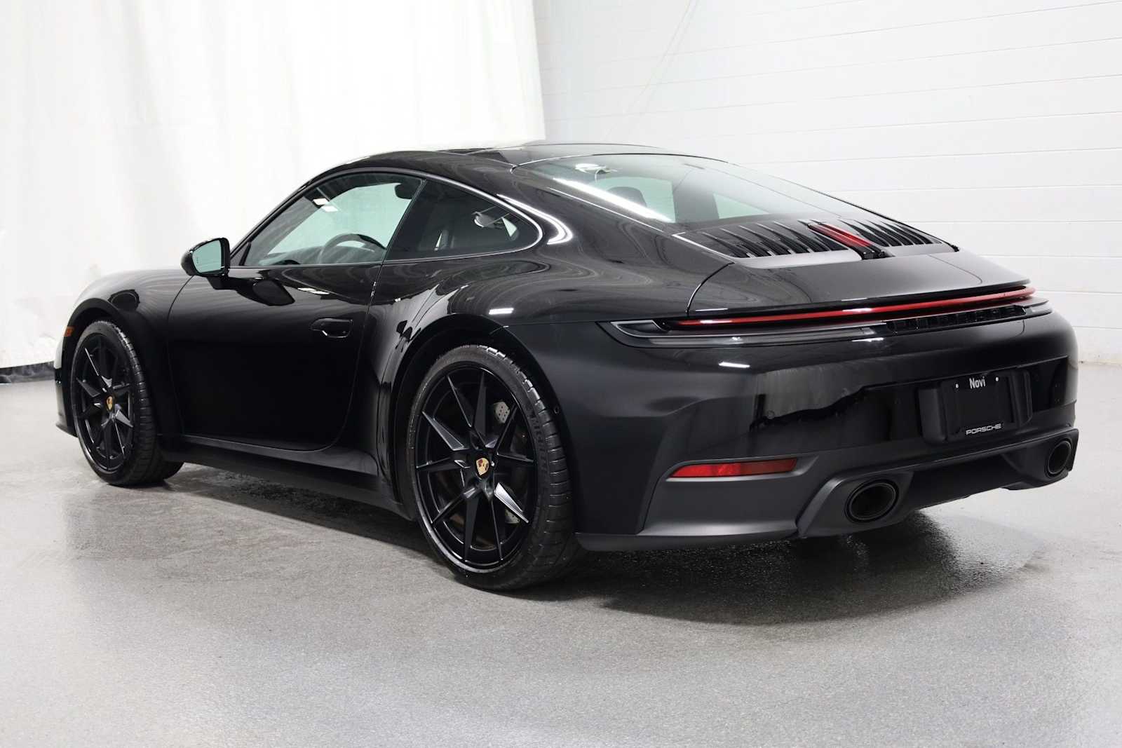 Thumbnail: 2025 Porsche 911 - 3