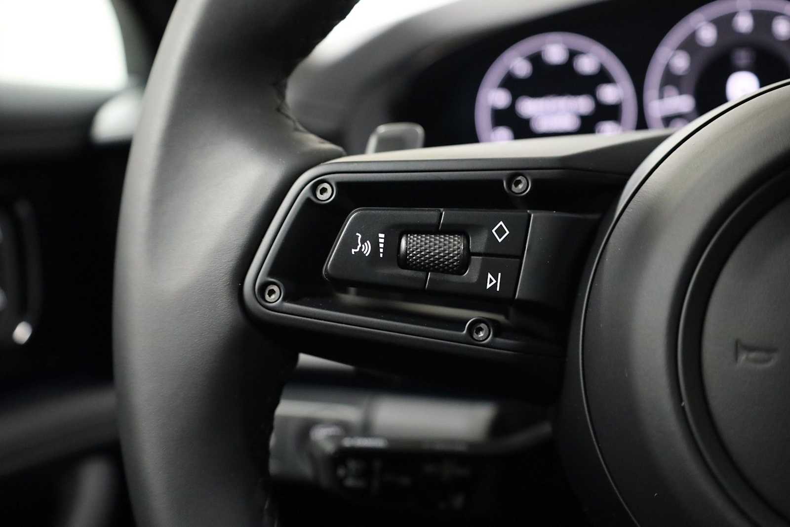 Thumbnail: 2026 Porsche Panamera - 27