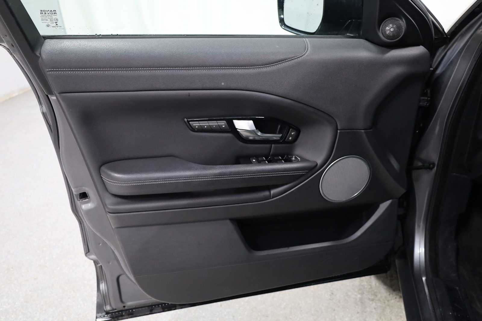 Thumbnail: 2017 Land Rover Range Rover Evoque - 16