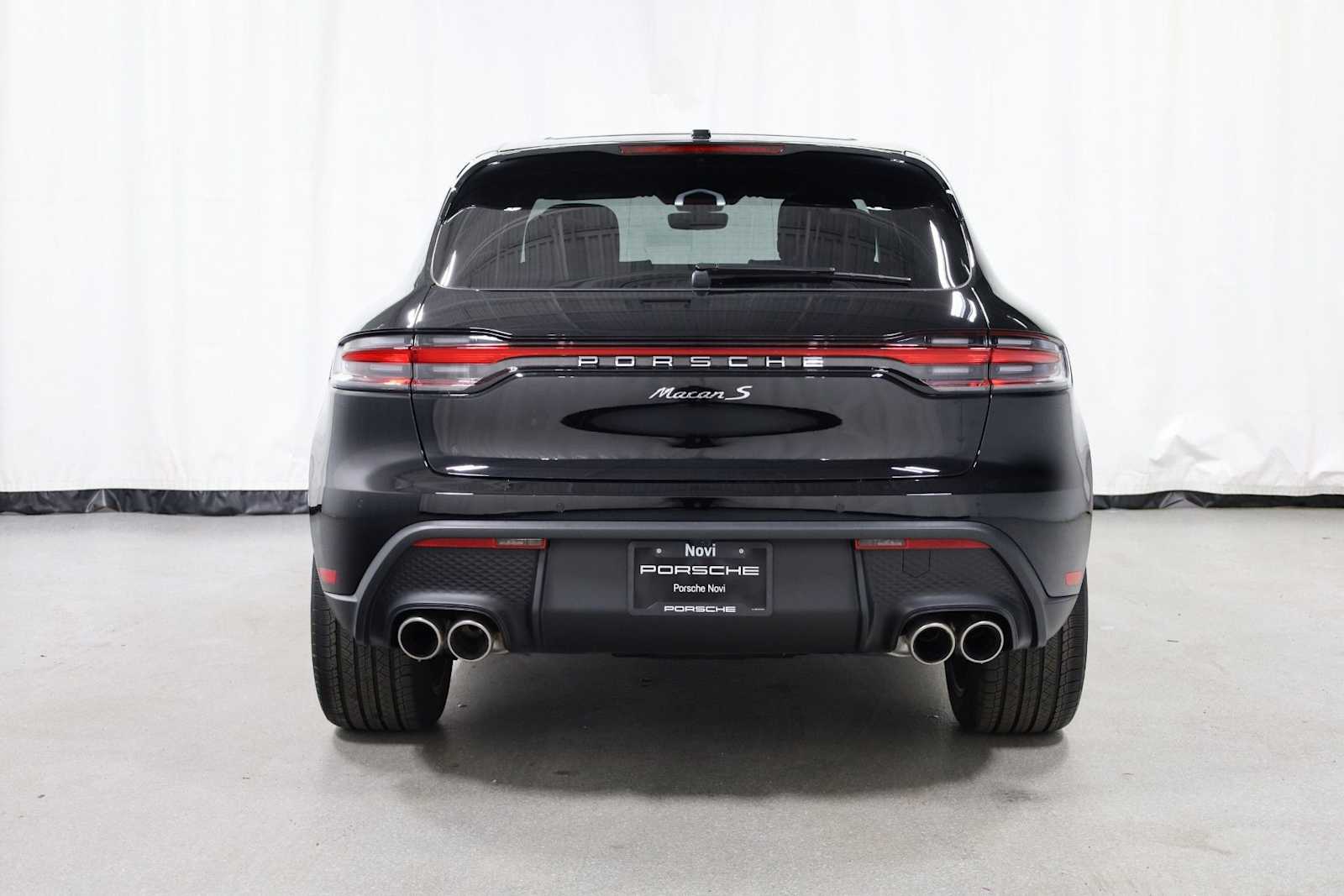 Thumbnail: 2026 Porsche Macan - 7