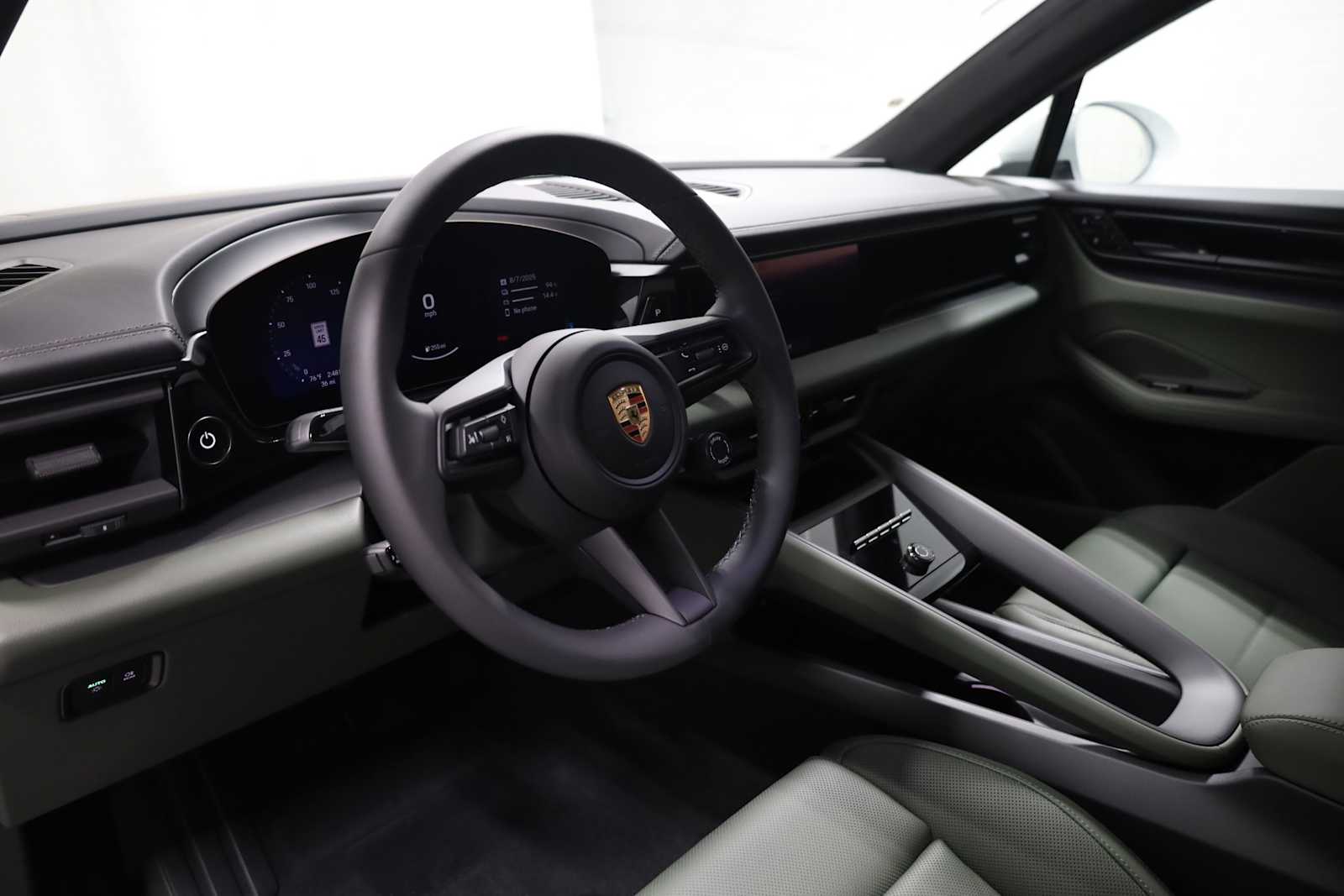 Thumbnail: 2025 Porsche Macan - 4