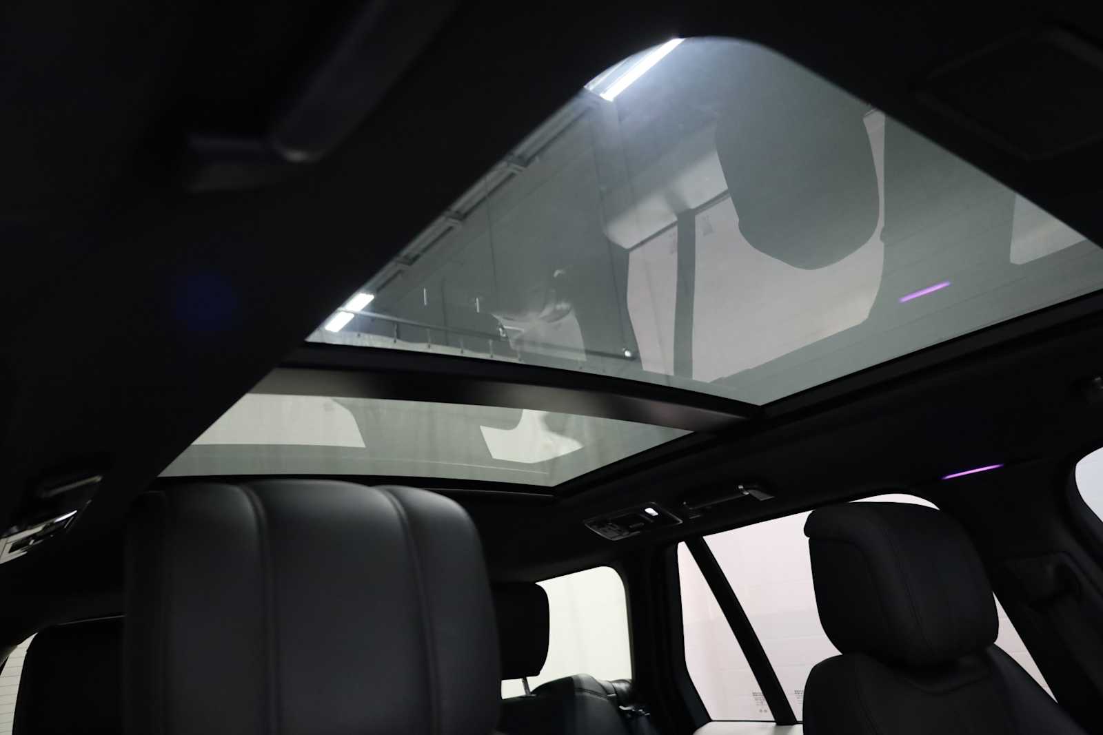 Thumbnail: 2021 Land Rover Range Rover - 19