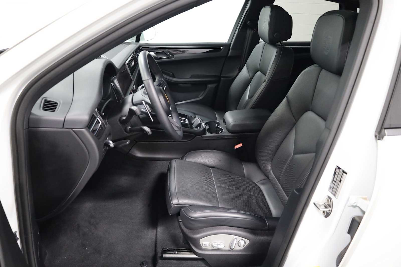 Thumbnail: 2025 Porsche Macan - 5