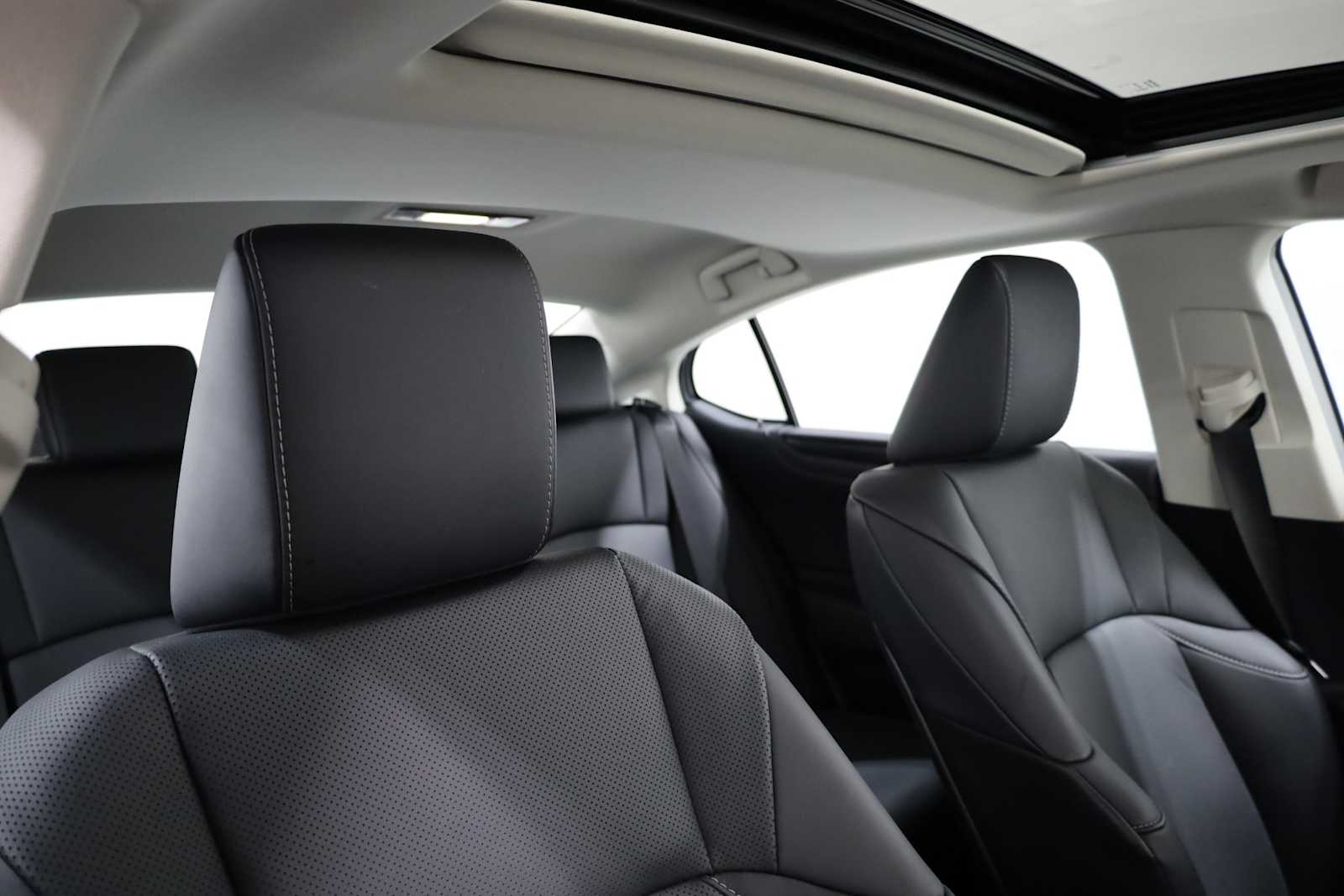 Thumbnail: 2023 Lexus ES - 20