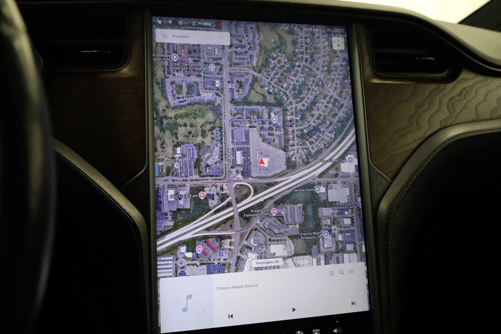 Thumbnail: 2021 Tesla Model X - 29