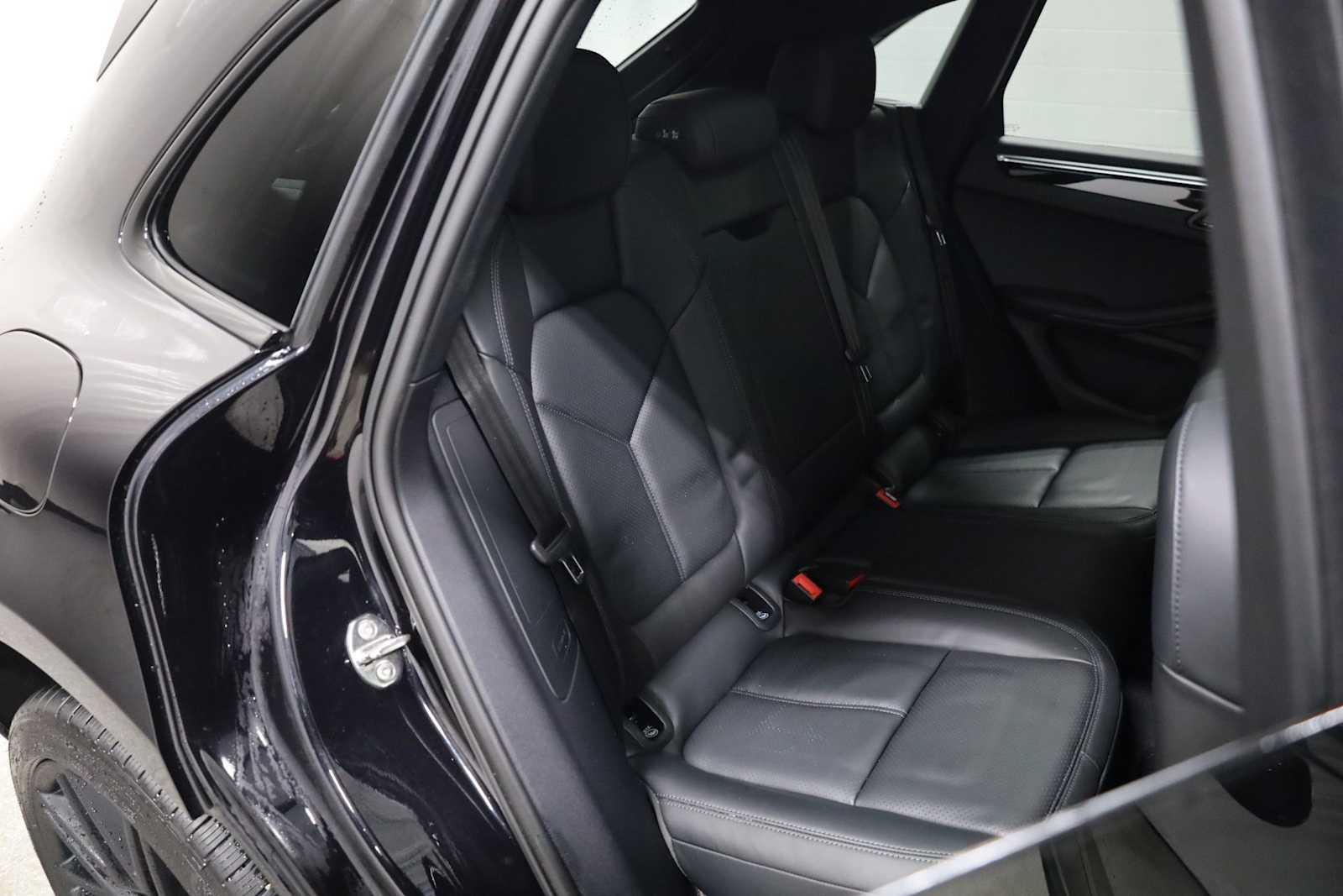 Thumbnail: 2023 Porsche Macan - 37