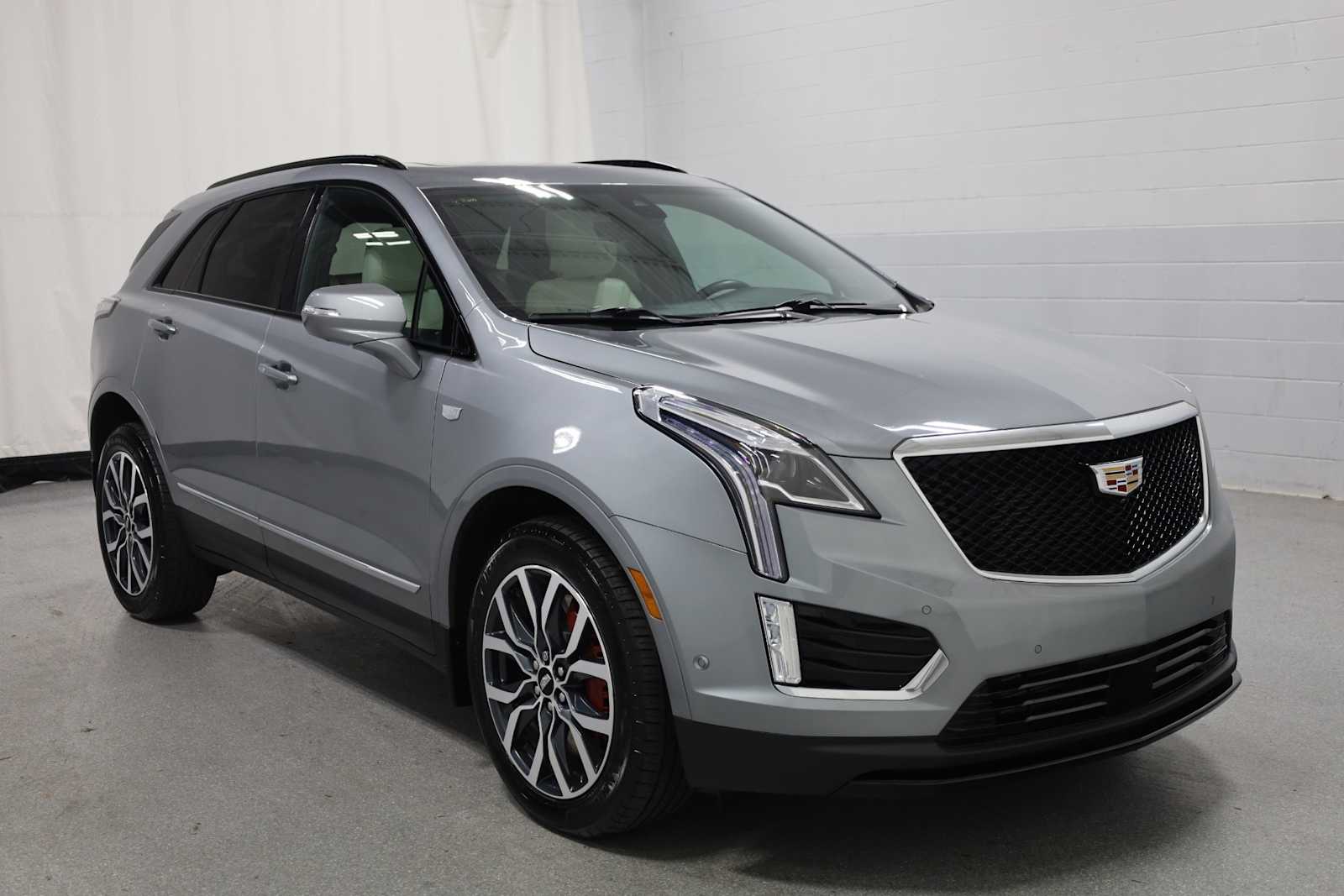 Thumbnail: 2023 Cadillac XT5 - 13