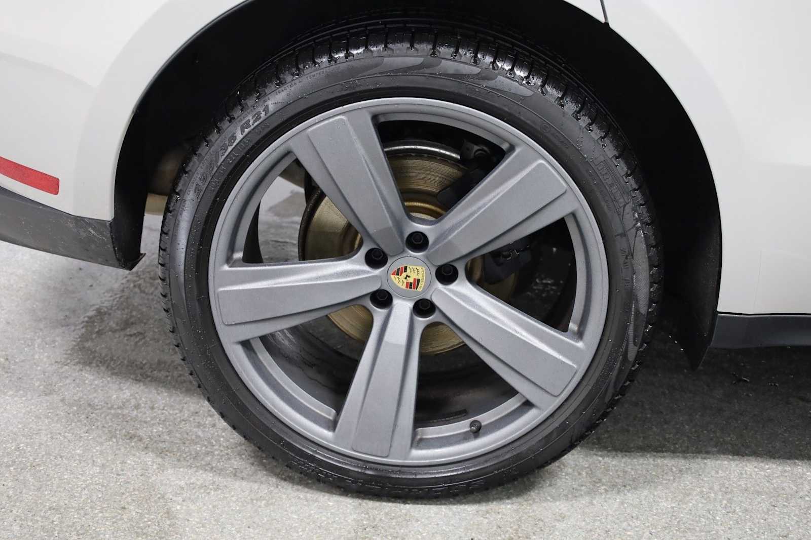 Thumbnail: 2025 Porsche Macan - 38