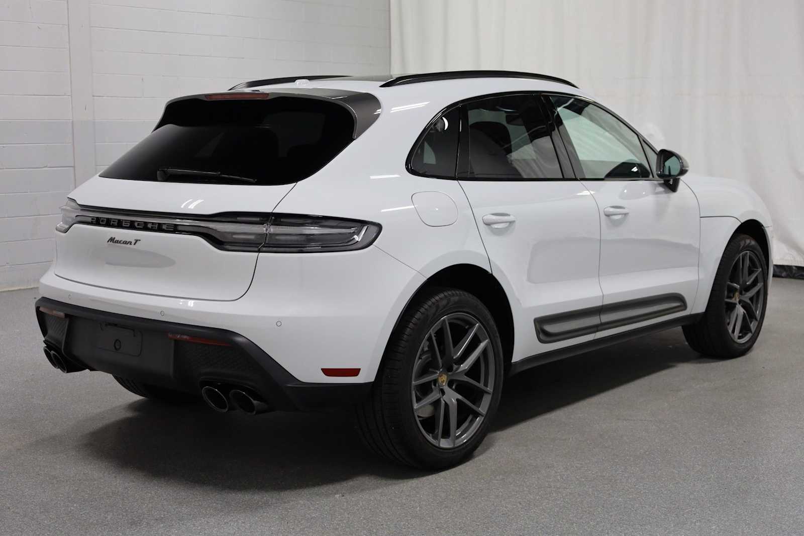 Thumbnail: 2025 Porsche Macan - 9