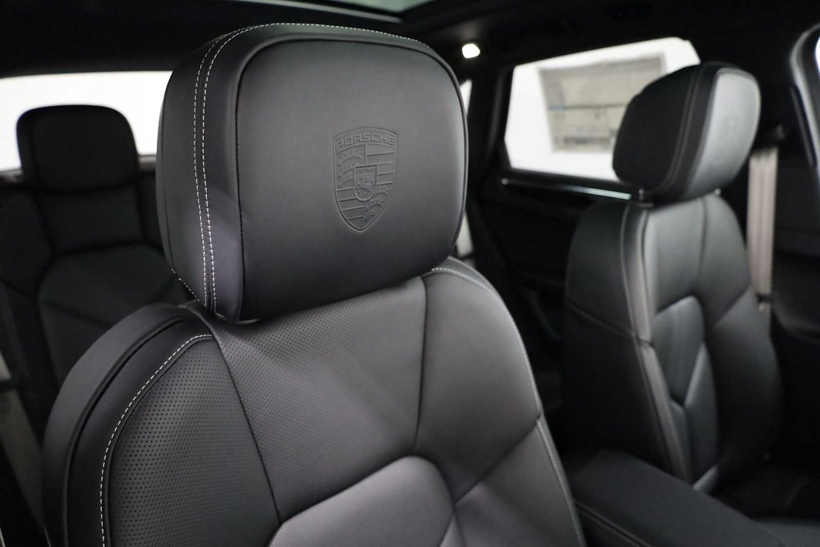 Thumbnail: 2026 Porsche Macan - 22