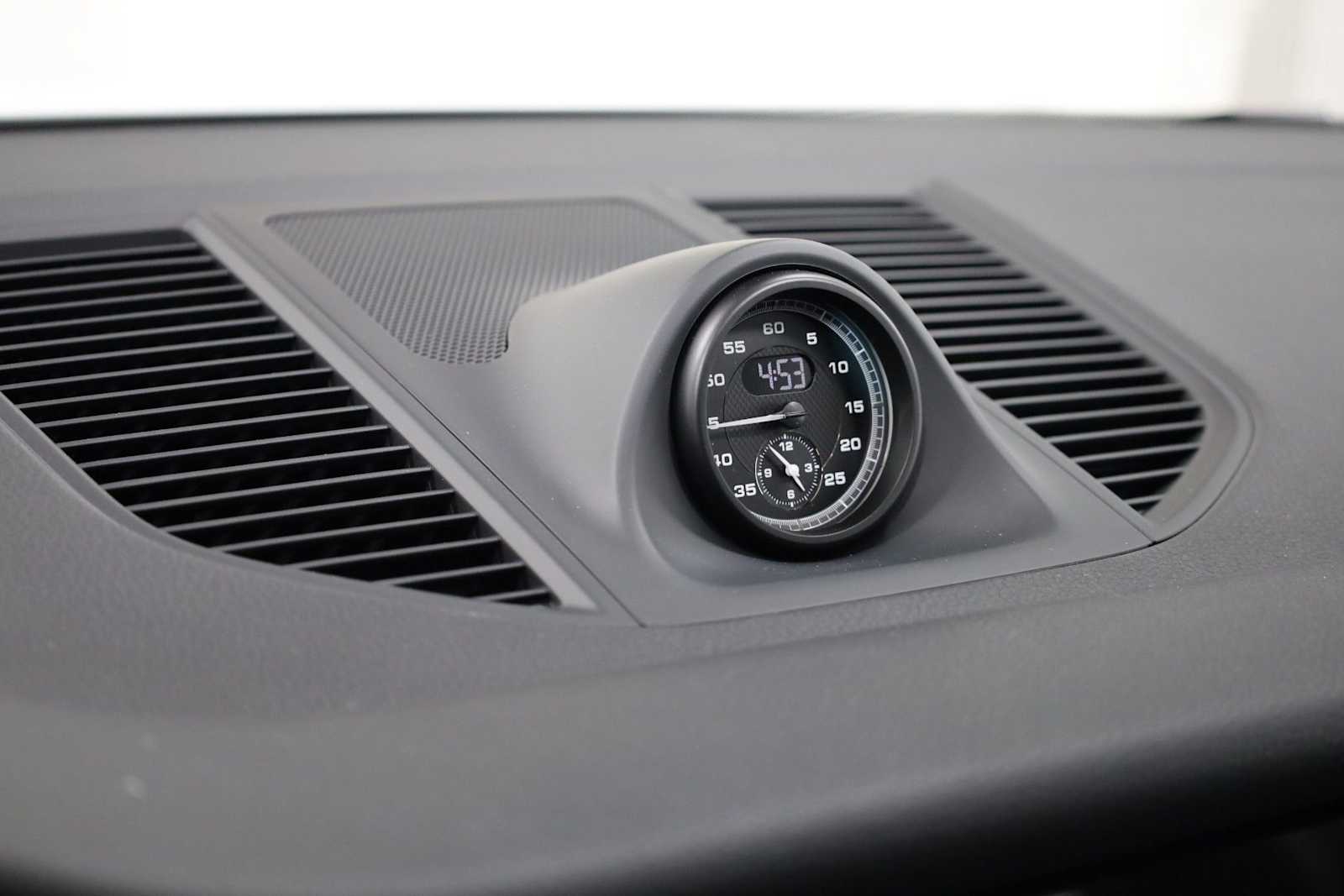 Thumbnail: 2026 Porsche Macan - 18