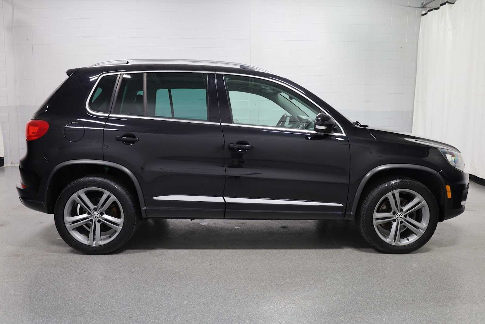 Thumbnail: 2017 Volkswagen Tiguan - 10