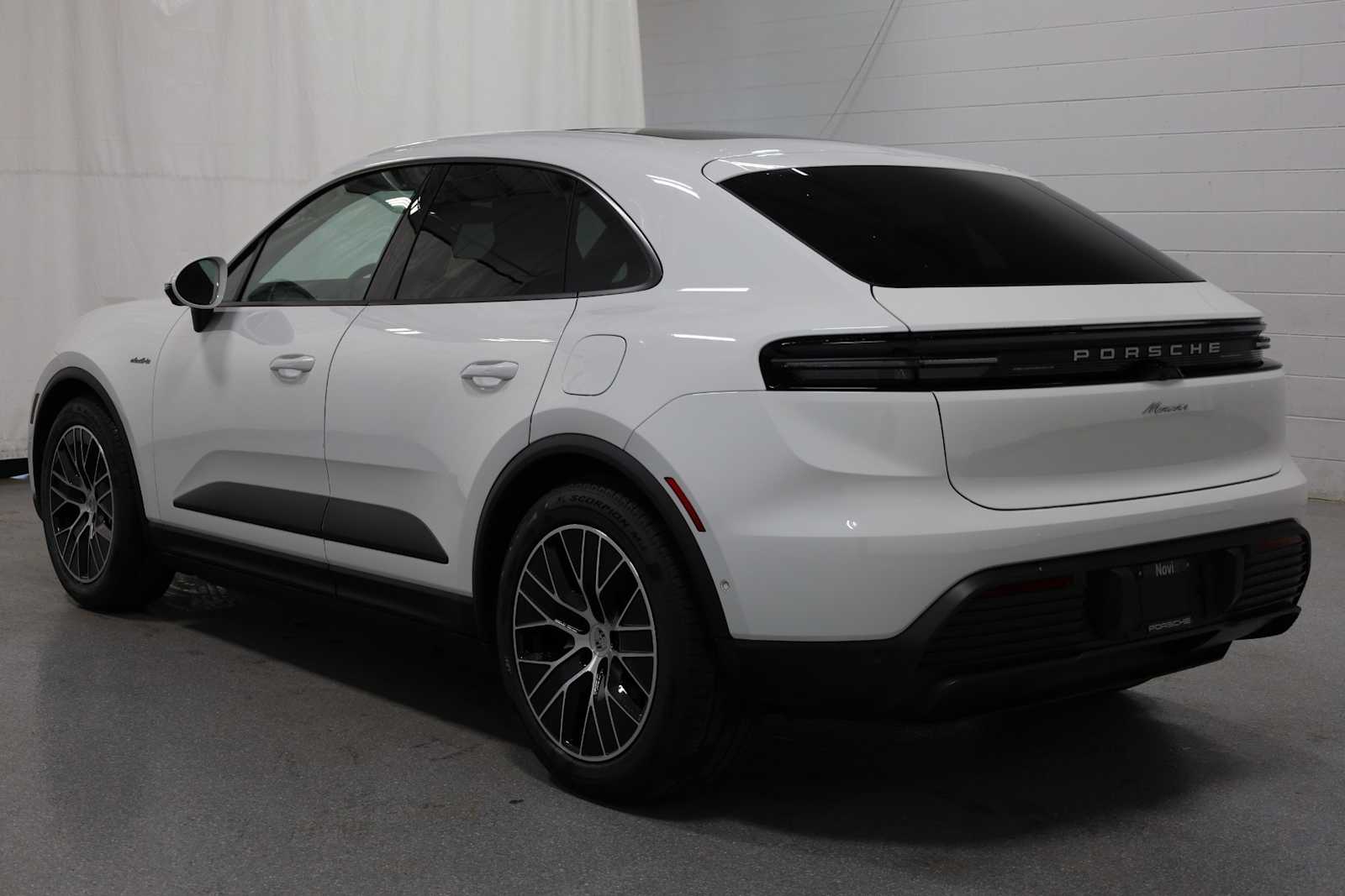 Thumbnail: 2025 Porsche Macan - 3