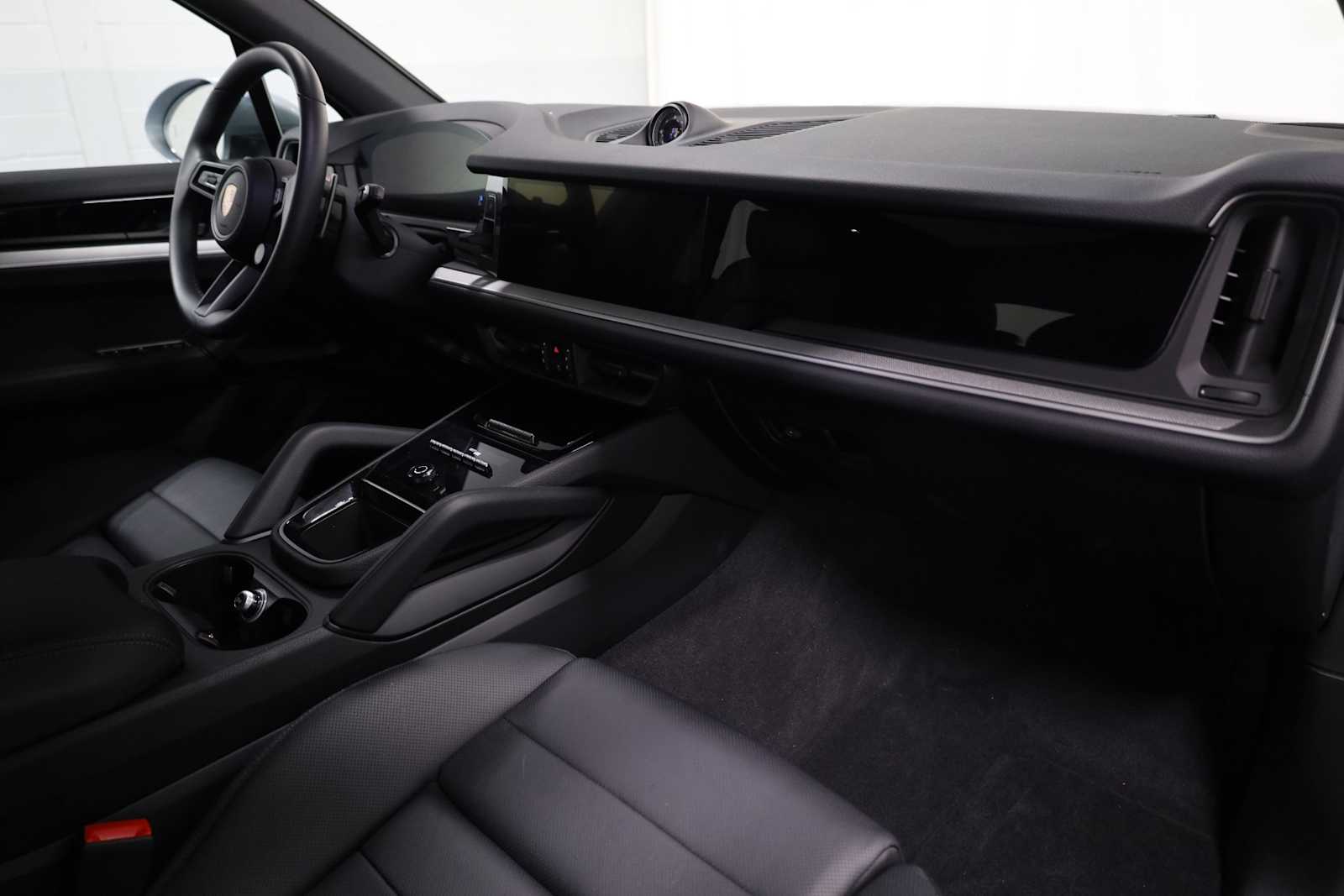 Thumbnail: 2024 Porsche Cayenne - 6