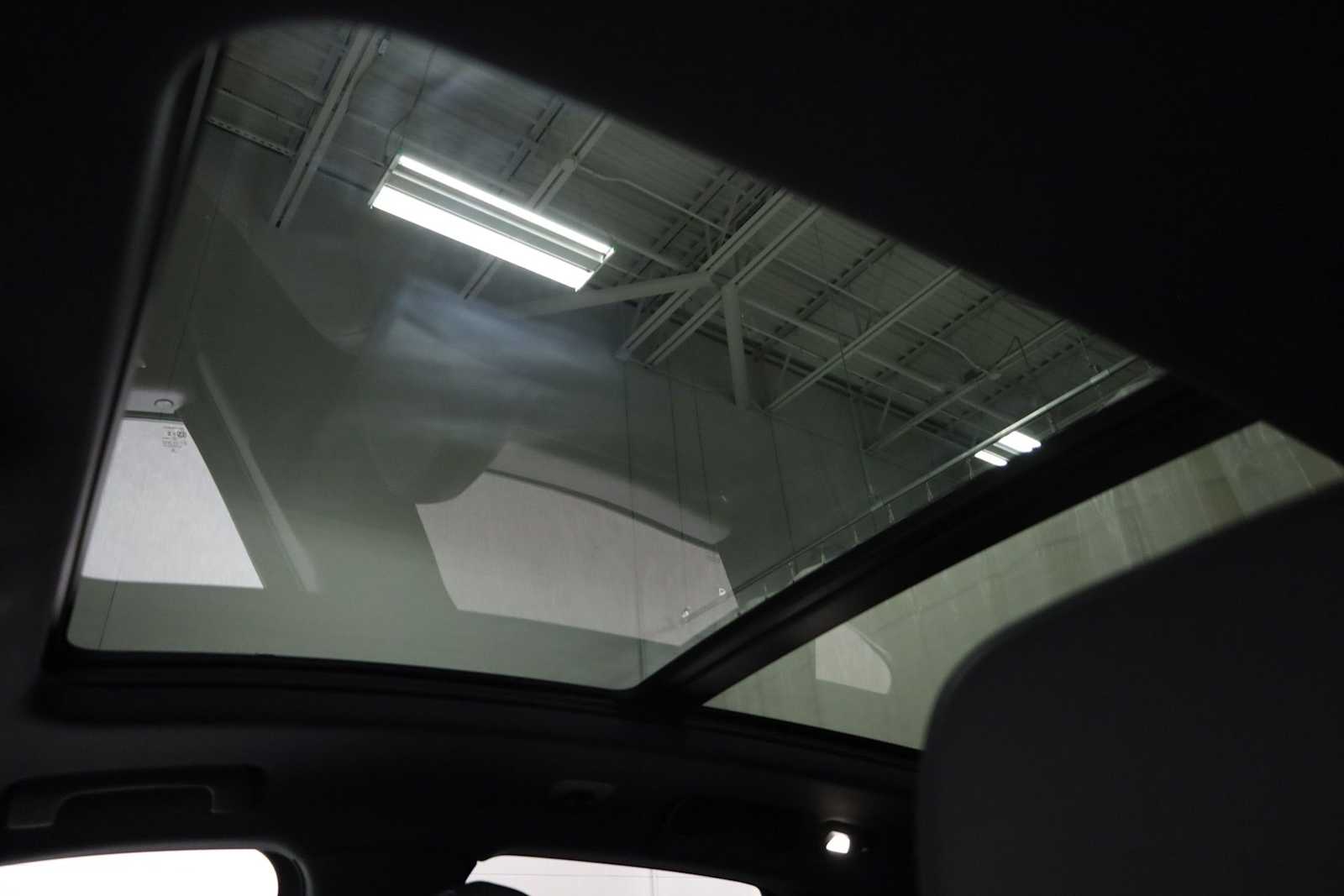 Thumbnail: 2025 Porsche Macan - 20