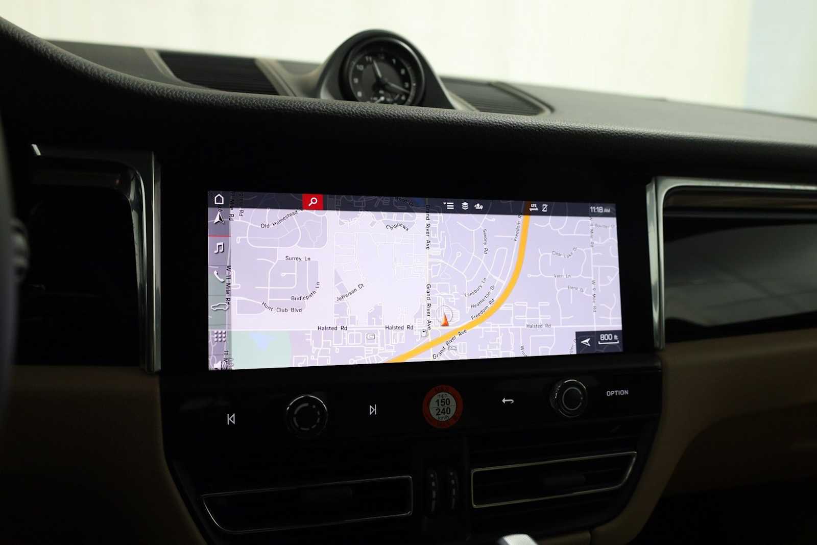 Thumbnail: 2026 Porsche Macan - 33