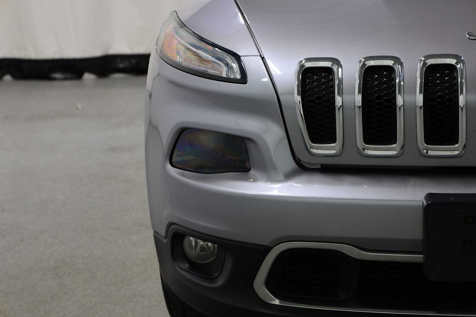 Thumbnail: 2016 Jeep Cherokee - 15