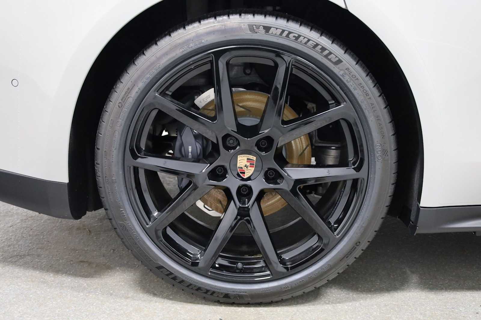 Thumbnail: 2026 Porsche Panamera - 36