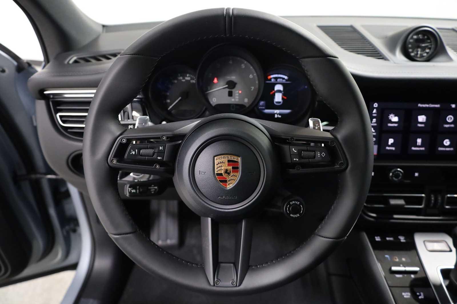 Thumbnail: 2026 Porsche Macan - 25