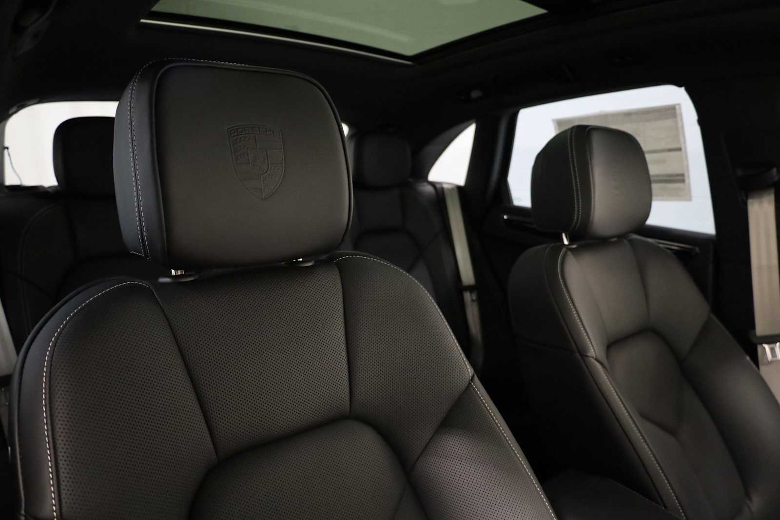 Thumbnail: 2026 Porsche Macan - 23