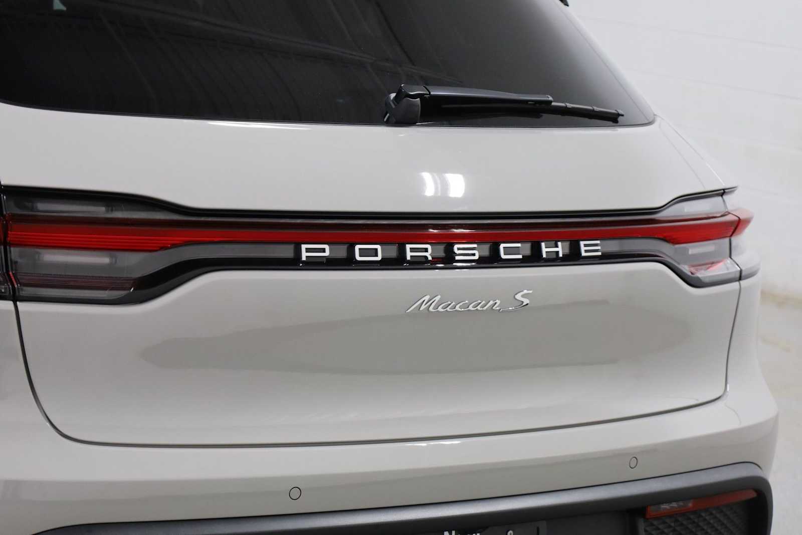 Thumbnail: 2026 Porsche Macan - 8