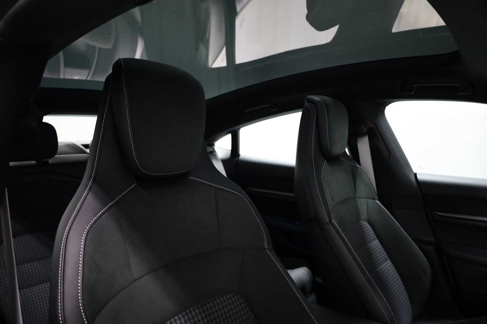 Thumbnail: 2025 Porsche Taycan - 23