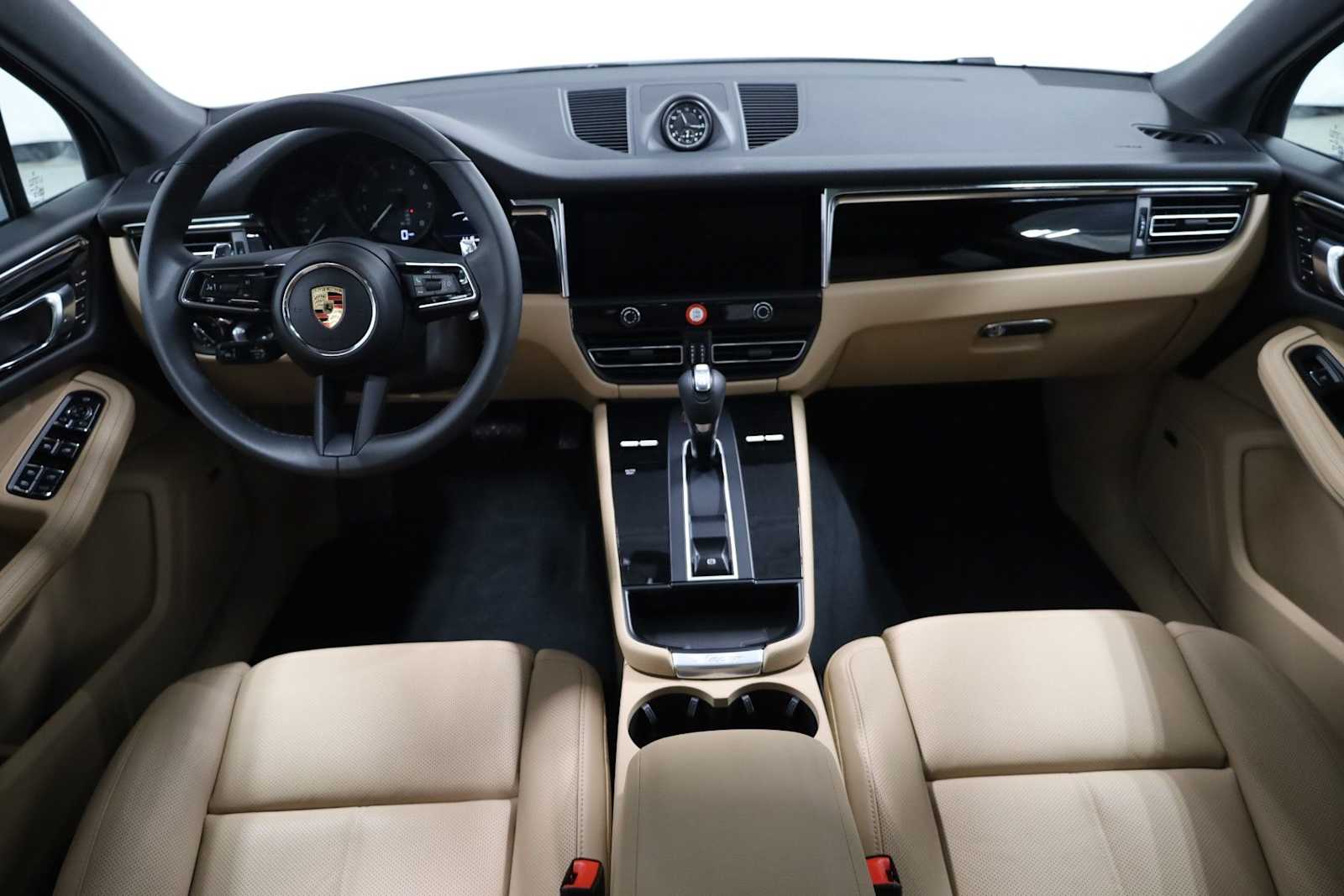 Thumbnail: 2026 Porsche Macan - 26