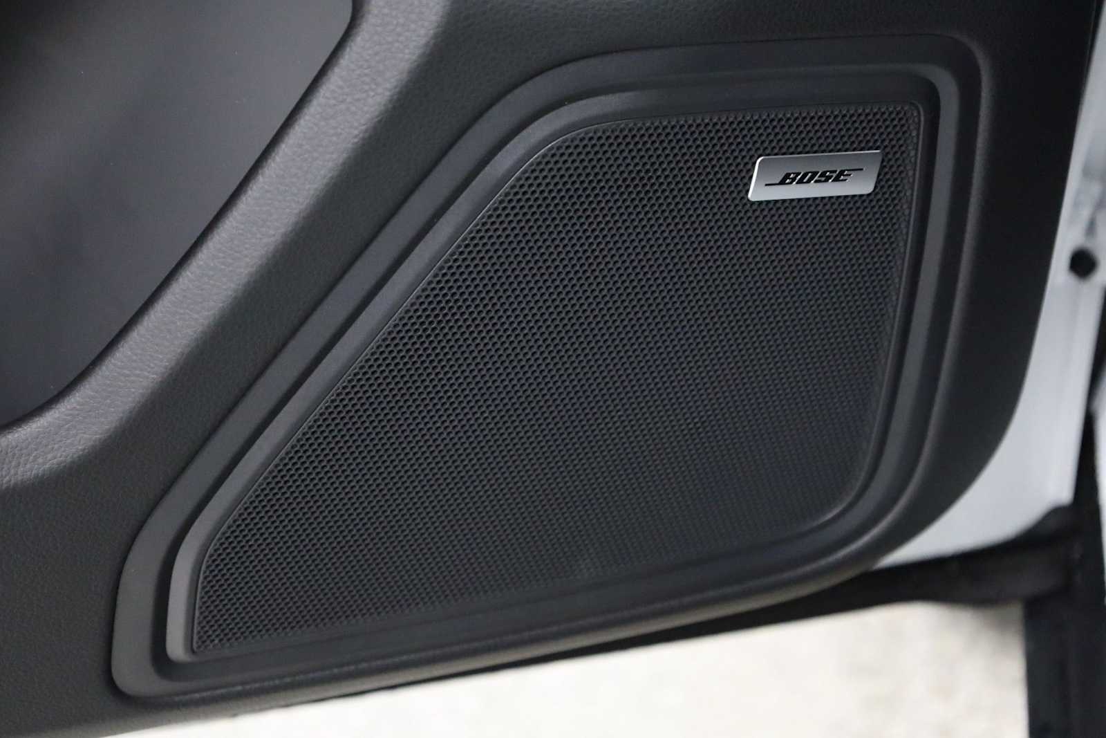 Thumbnail: 2026 Porsche Macan - 17