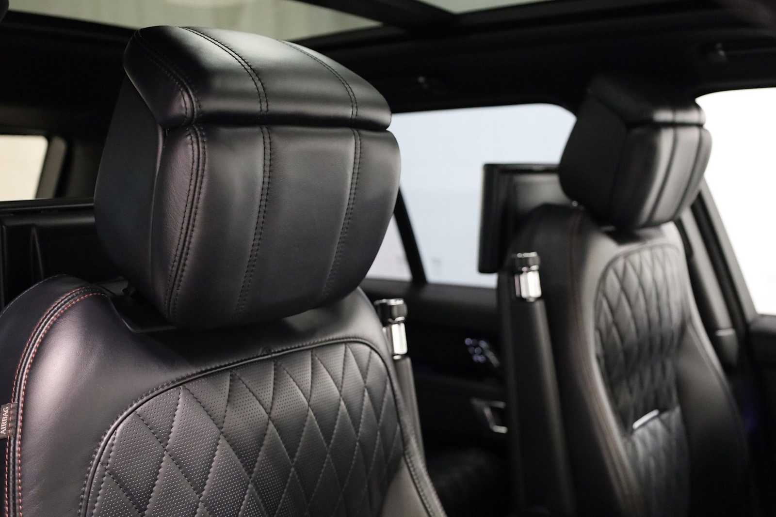 Thumbnail: 2019 Land Rover Range Rover - 21