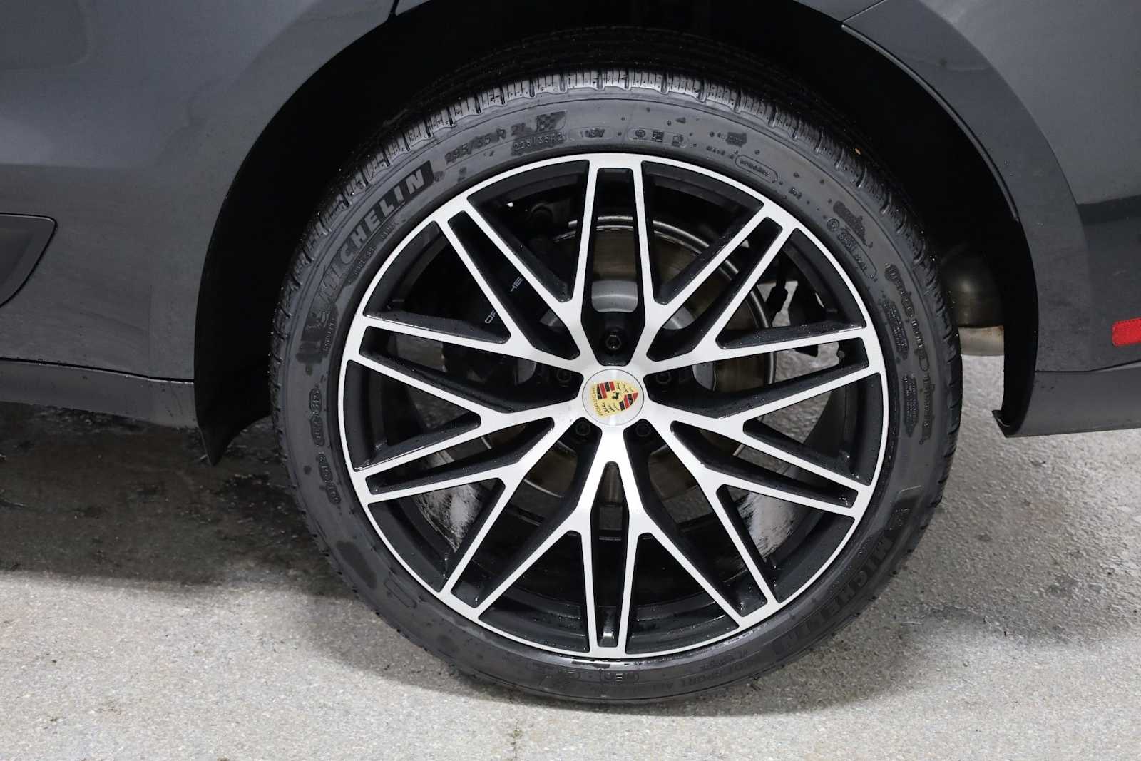 Thumbnail: 2026 Porsche Macan - 38