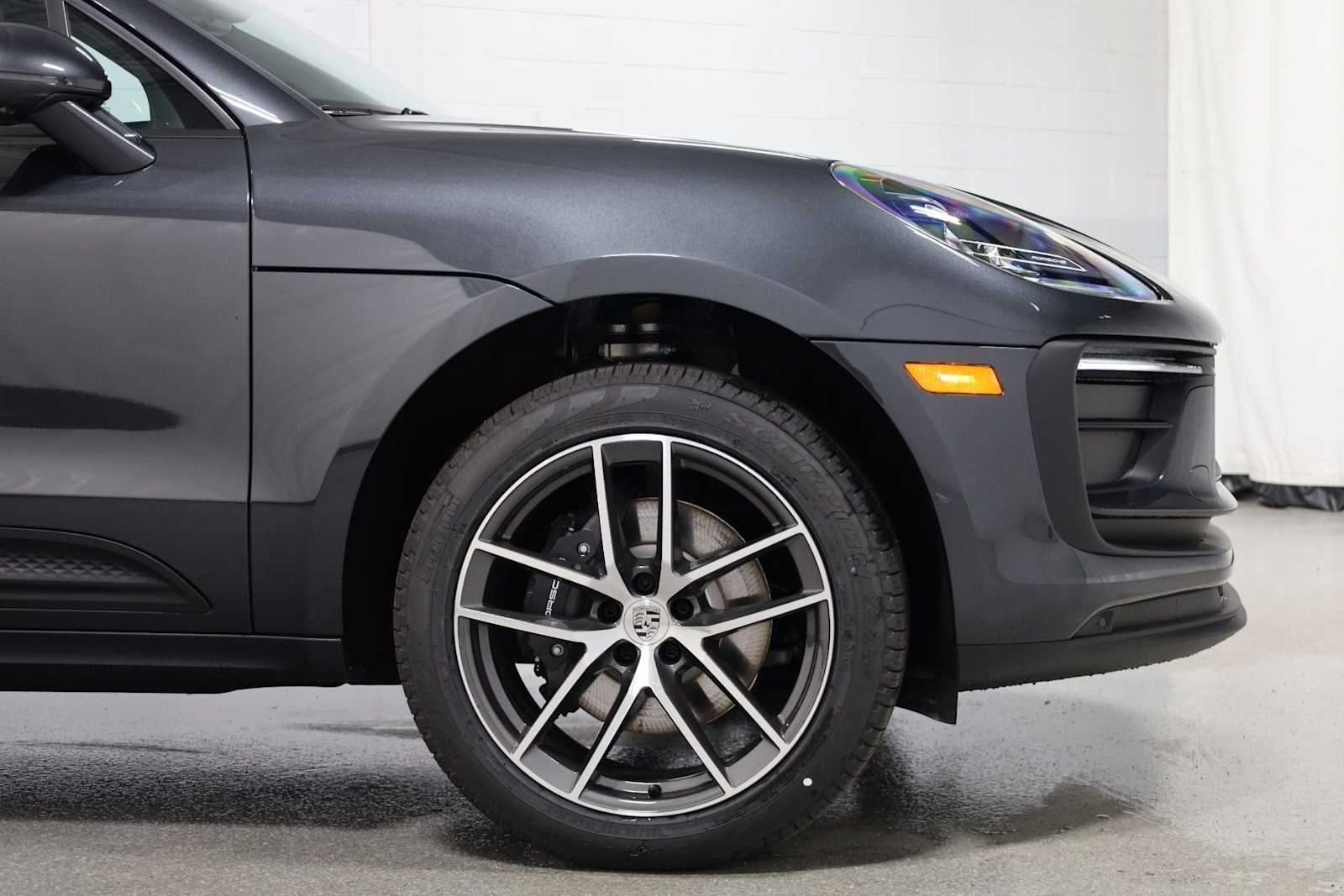 Thumbnail: 2026 Porsche Macan - 10