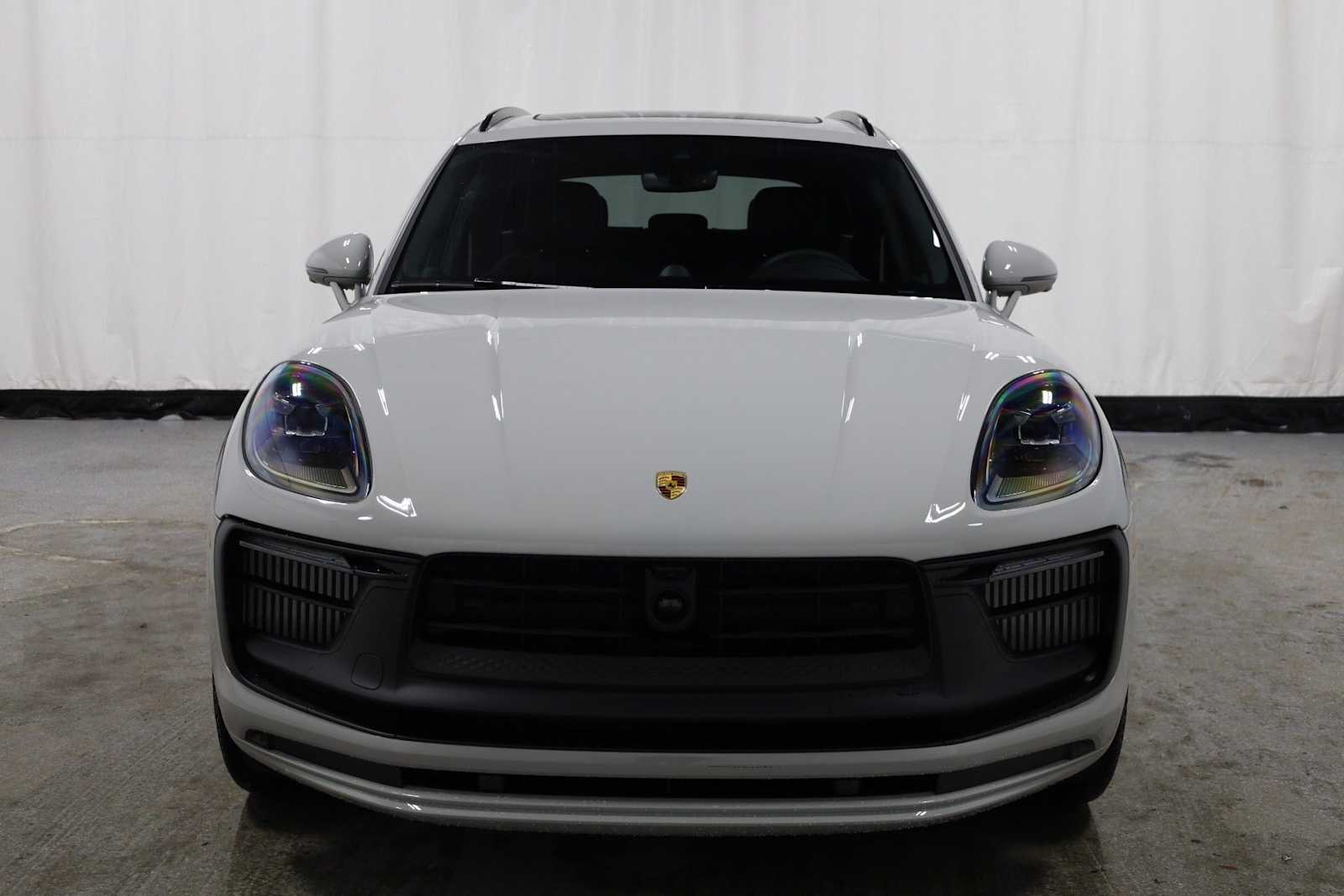 Thumbnail: 2026 Porsche Macan - 14