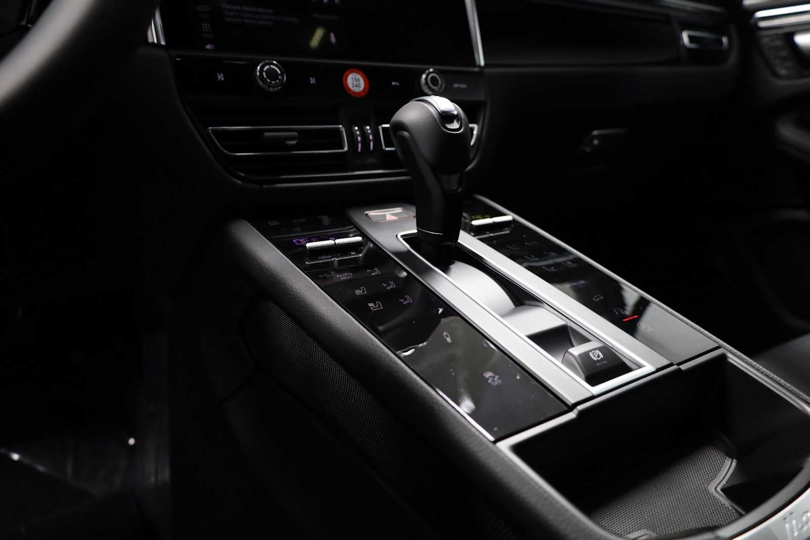Thumbnail: 2026 Porsche Macan - 28