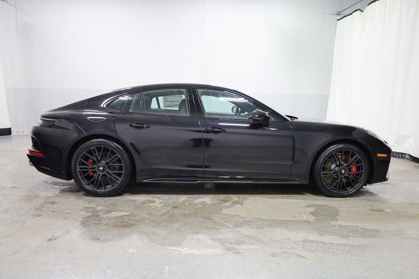 Thumbnail: 2026 Porsche Panamera - 10