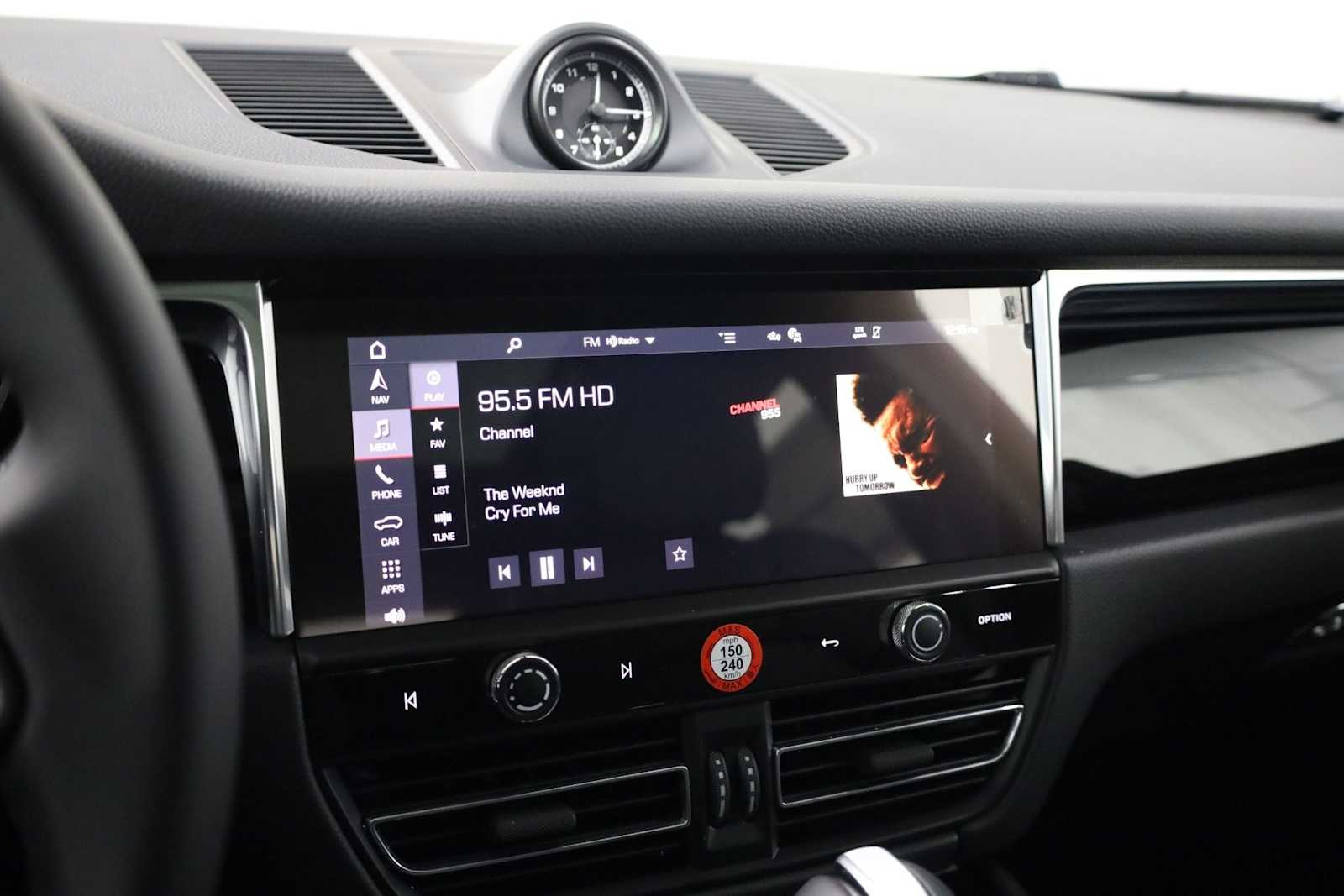 Thumbnail: 2026 Porsche Macan - 32