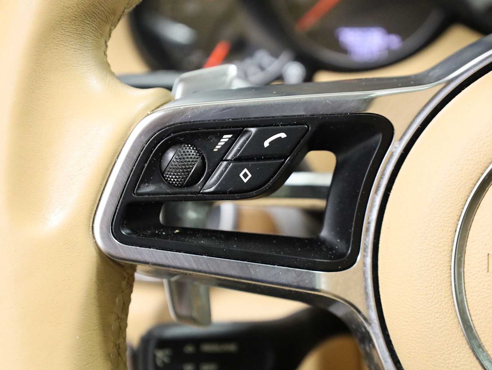 Thumbnail: 2015 Porsche Cayenne - 27