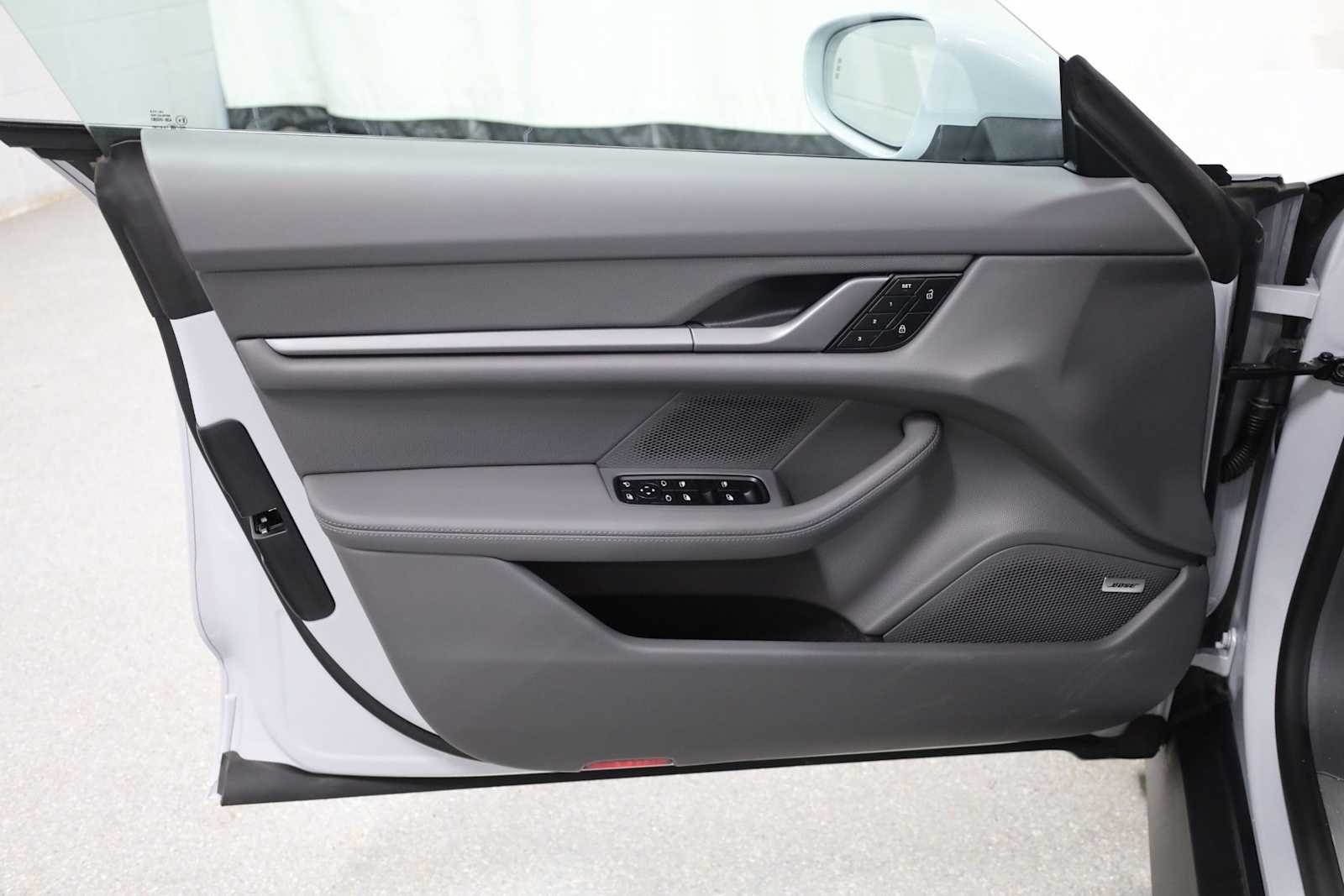 Thumbnail: 2025 Porsche Taycan - 16