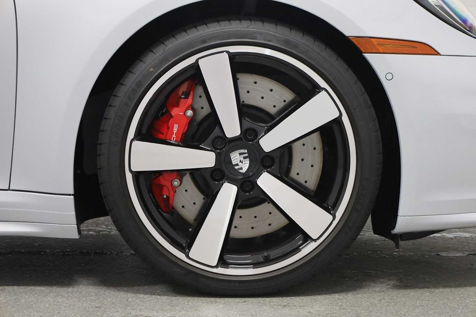 Thumbnail: 2025 Porsche 911 - 13