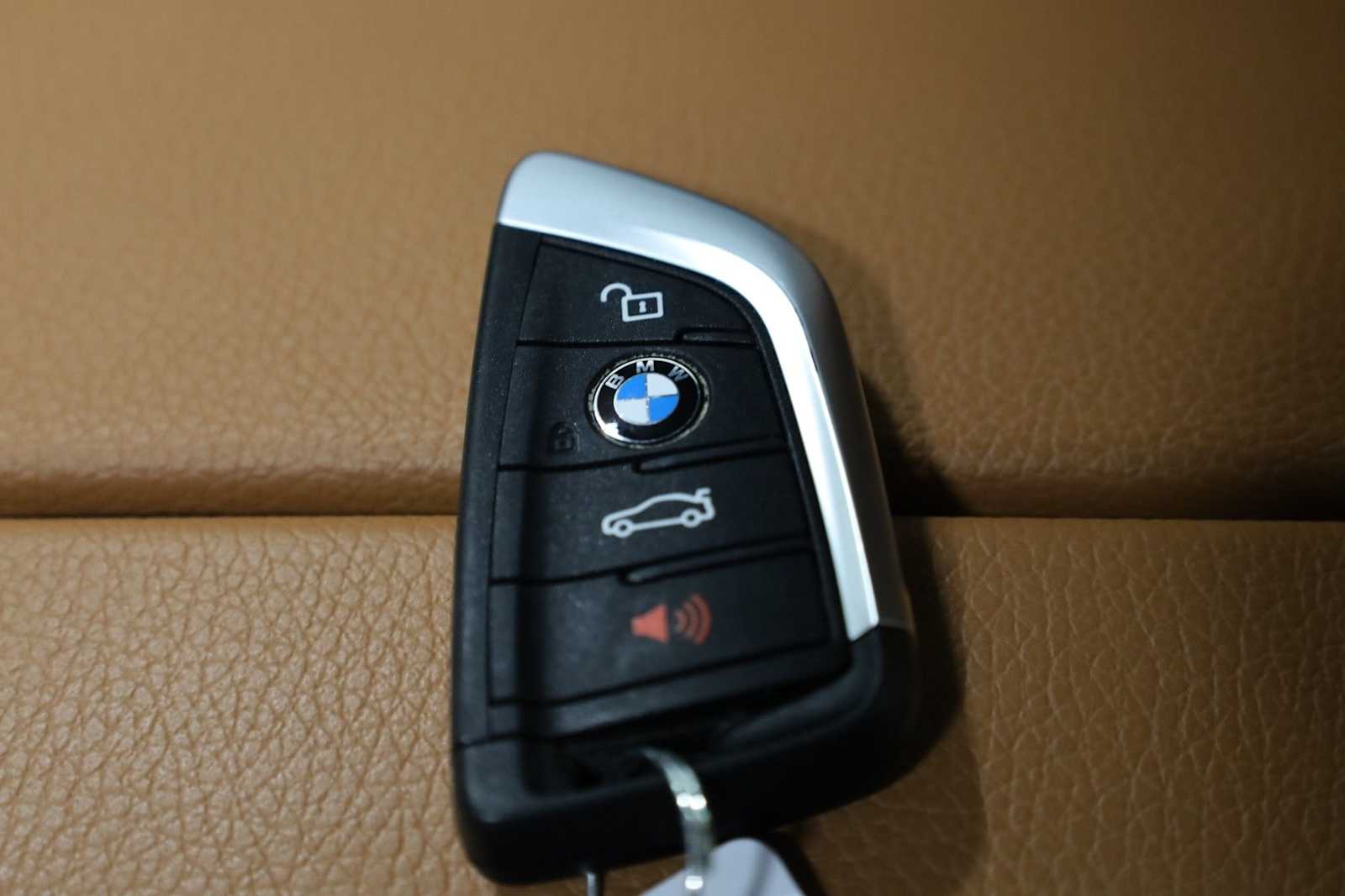 Thumbnail: 2022 BMW 5 Series - 41