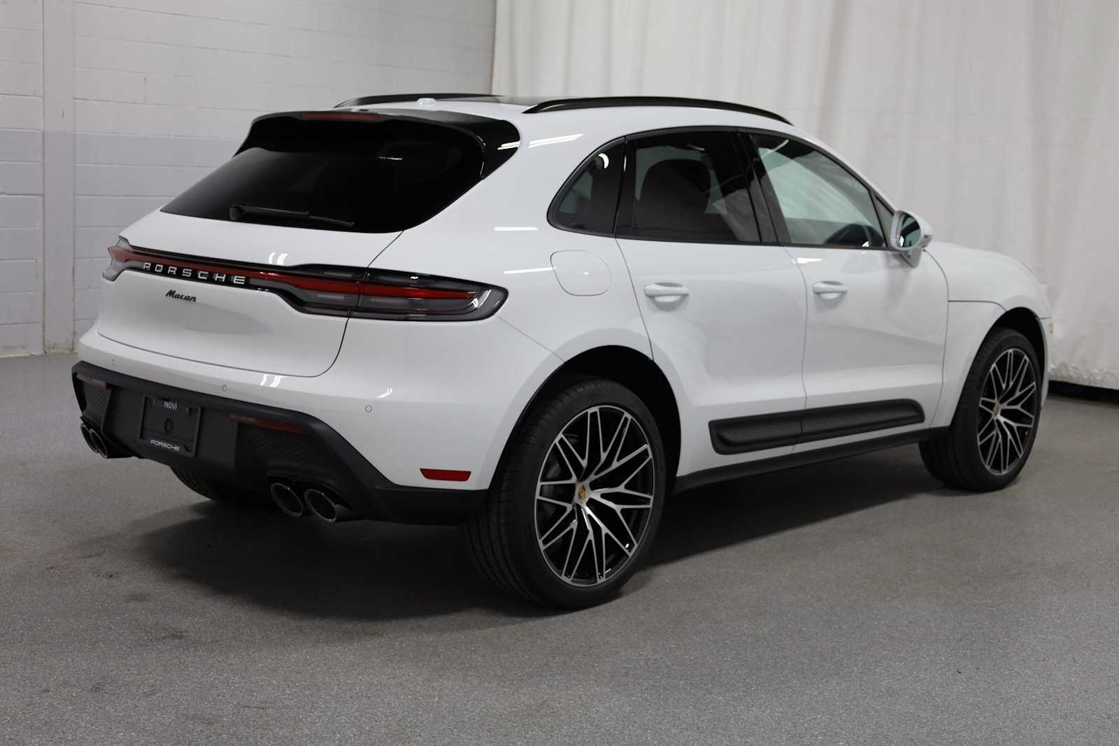 Thumbnail: 2026 Porsche Macan - 9